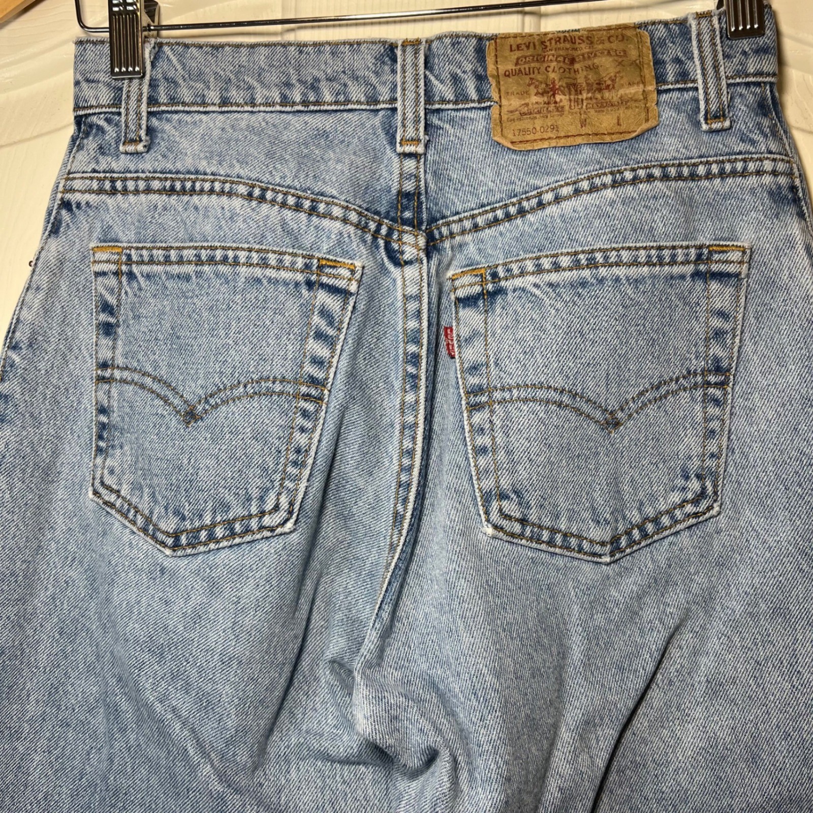 Size 26″ 1991 Levi 550 Relaxed Fit Tapered Leg Light Wash Vintage Jeans