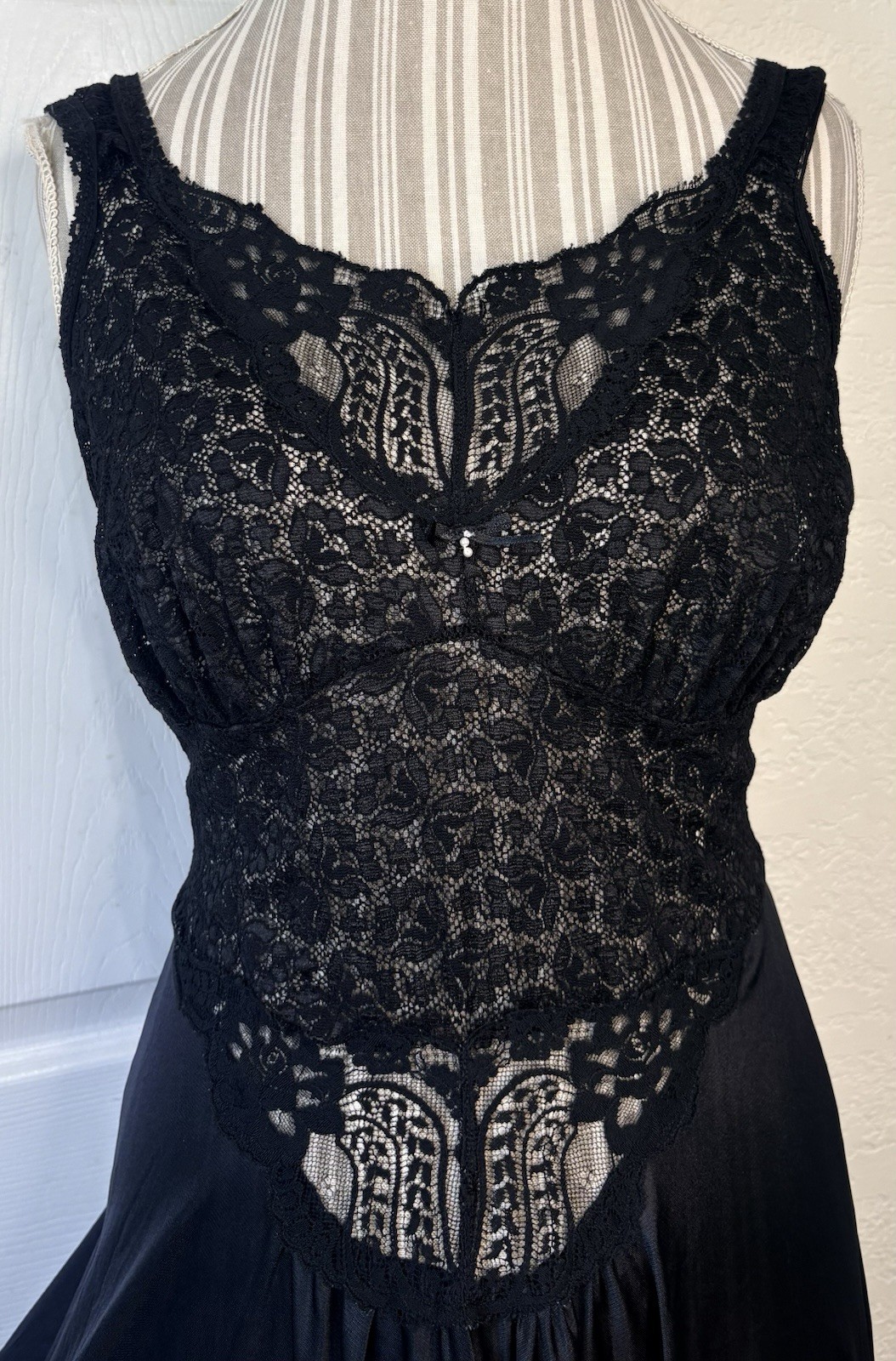 Vintage Intimate Attitudes Black Nylon Stretch Lace Bias Sweep Nightgown Size XL