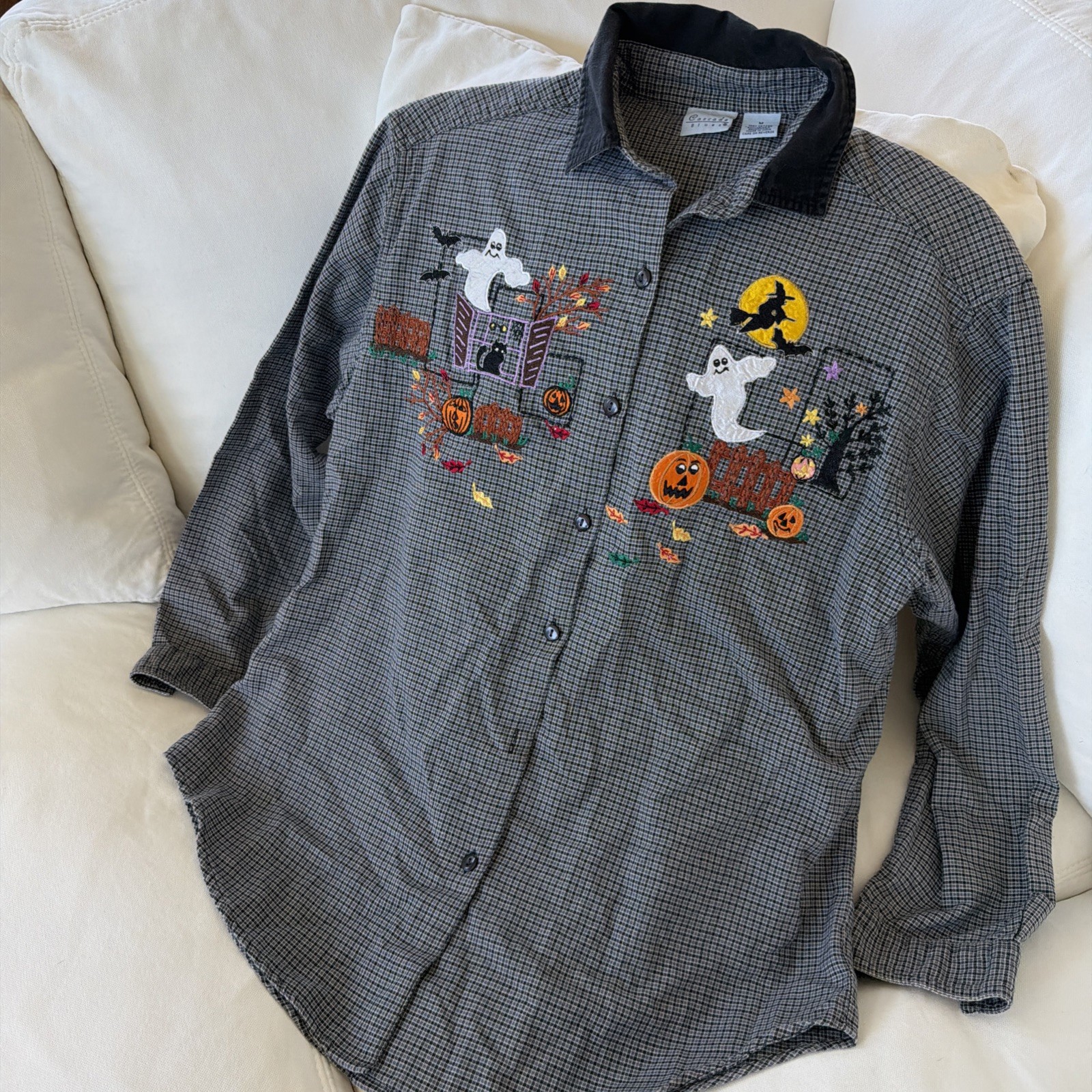 Vintage 1990’s Women’s Button Up Halloween Embroidered Long Sleeve Shirt- Size M