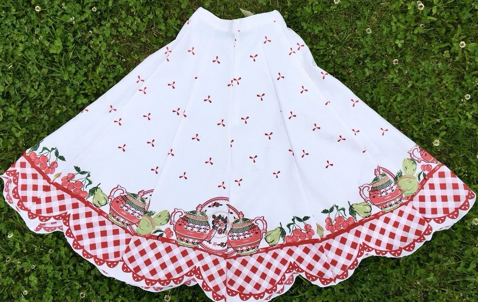 Vintage 50’s Novelty Print Circle Skirt Size XS Pin up Gingham Rockabilly Cherry