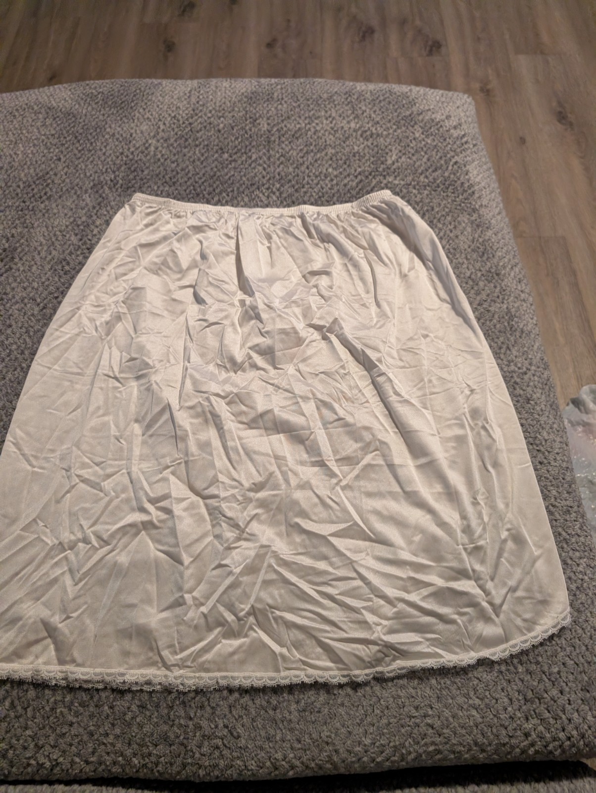 Vanity Fair Half Slip Large Women’s White Size Large 22″ Long with Side Slit