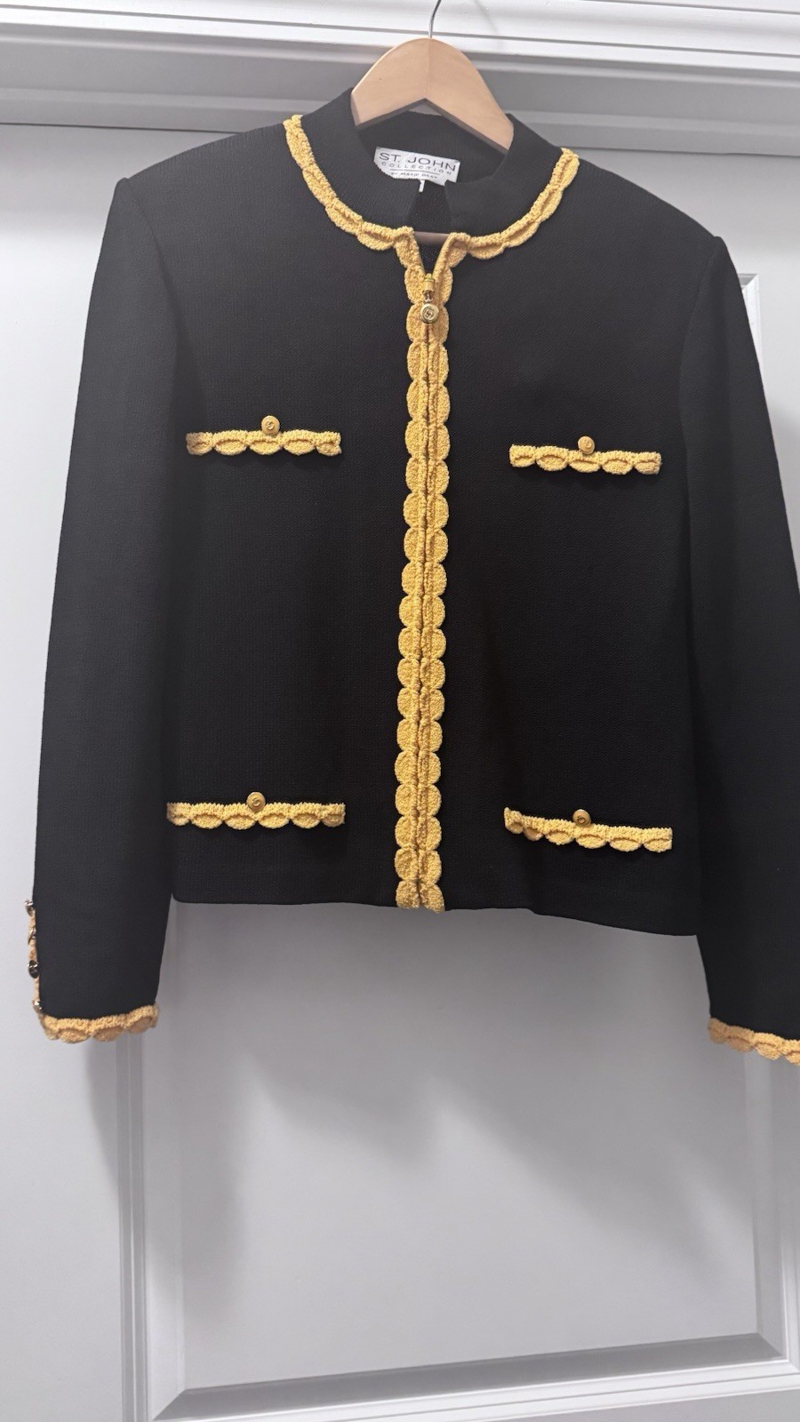 ST. JOHN Vintage Santana Black Jacket Yellow Scalloped Trim M Enameled Buttons