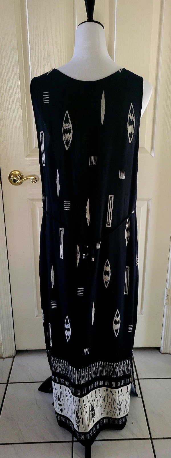 VTG Black Maxi Sleeveless Dress African Motif Rayon SZ 14 52″ L 20″ Across