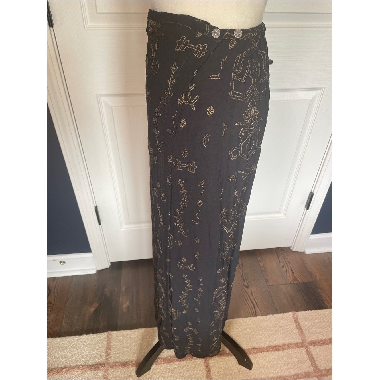 Vintage Chico’s Design Black Maxi Wrap Skirt Gold Embroidered Motif Size Large