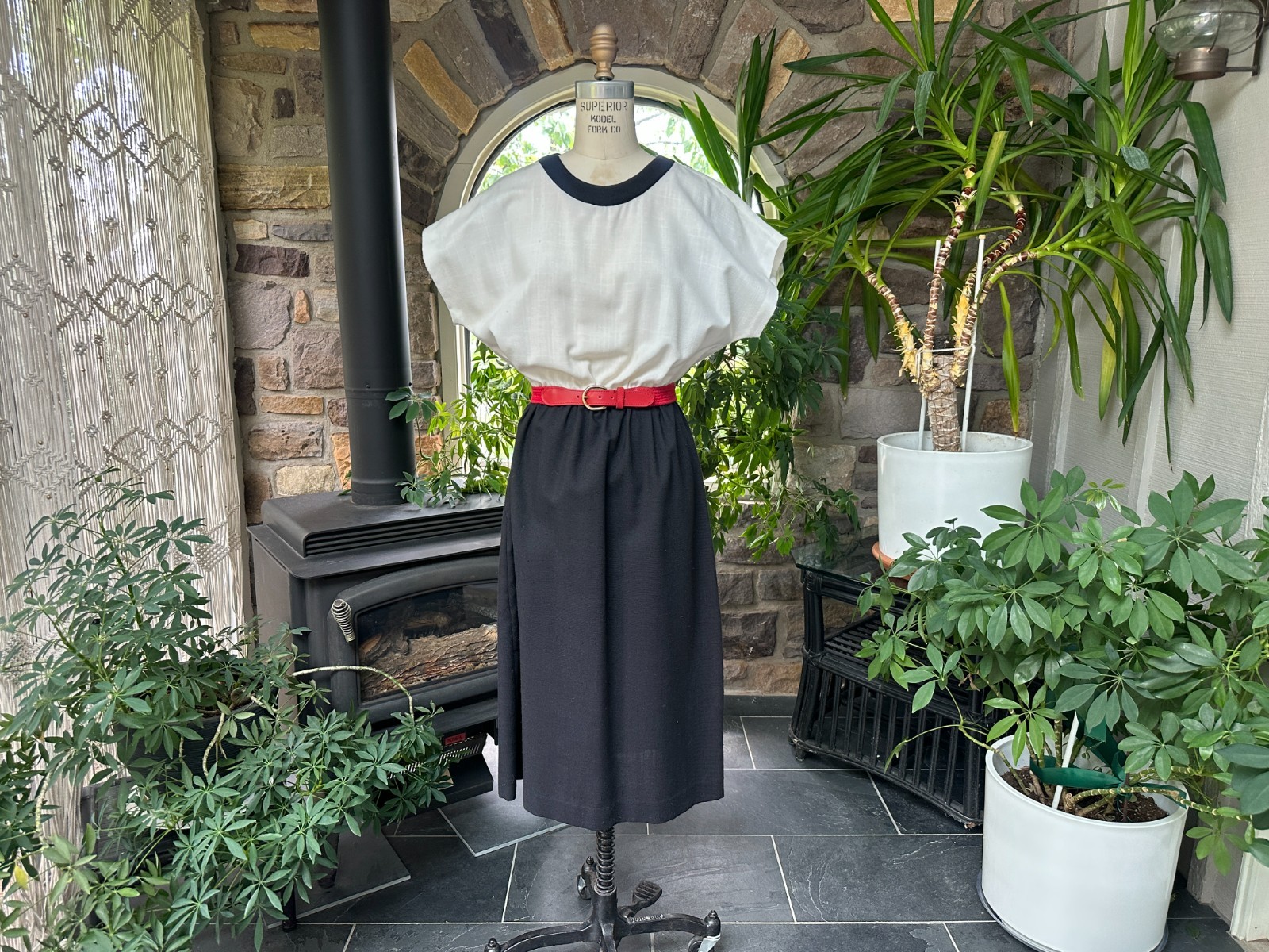 Vintage 1980s Black and Ivory Linen Look Cap Sleeve Dress J Ellis II