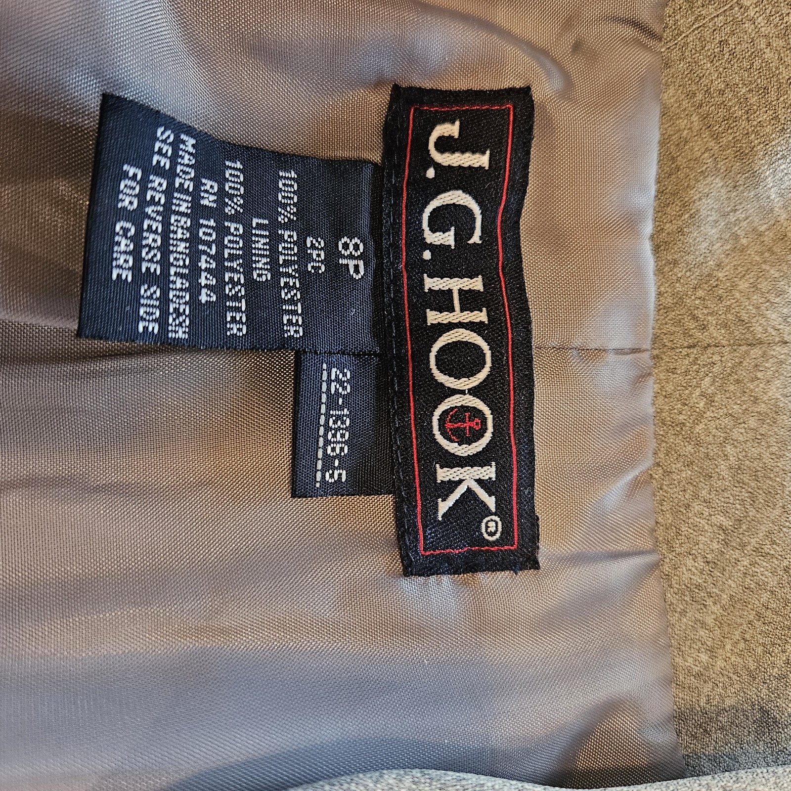 JG Hook 2 Piece Pant Suit Size 8 Petite L. Gray. Polyester.