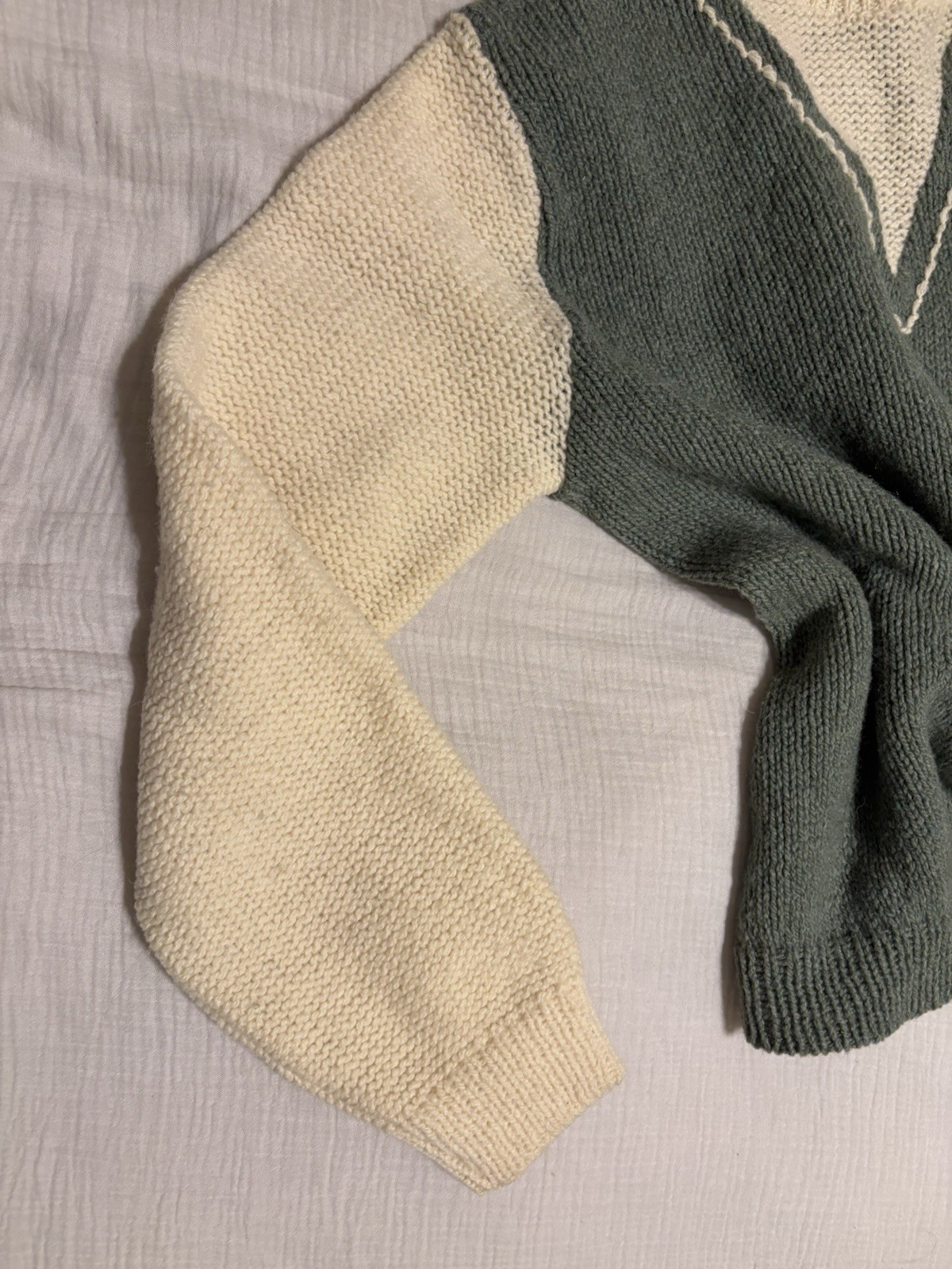 Vintage, 100% Imported Shetland Wool, WPL 5630 Women’s Sweater – Cream And Green