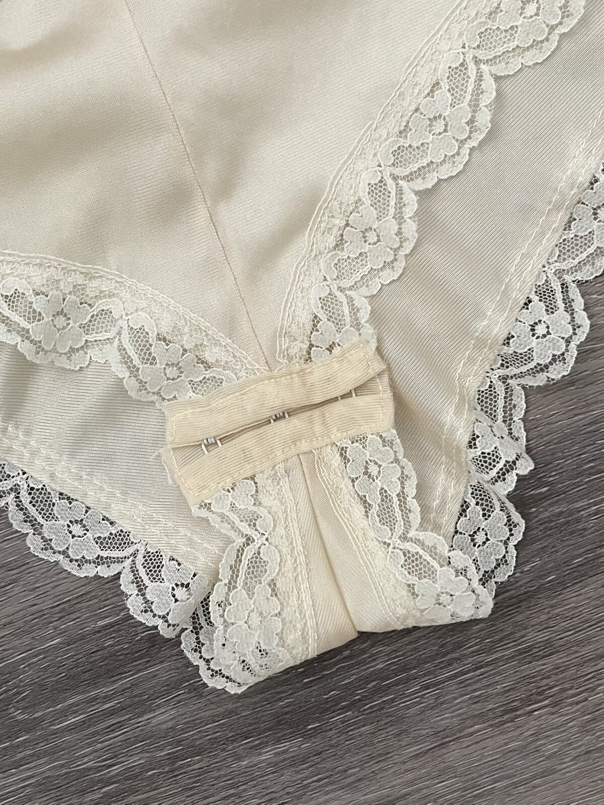 Vtg YOUNG SMOOTHIE Ivory Satin Nylon Lace Underwire Body Suit Teddy Shaper 36D