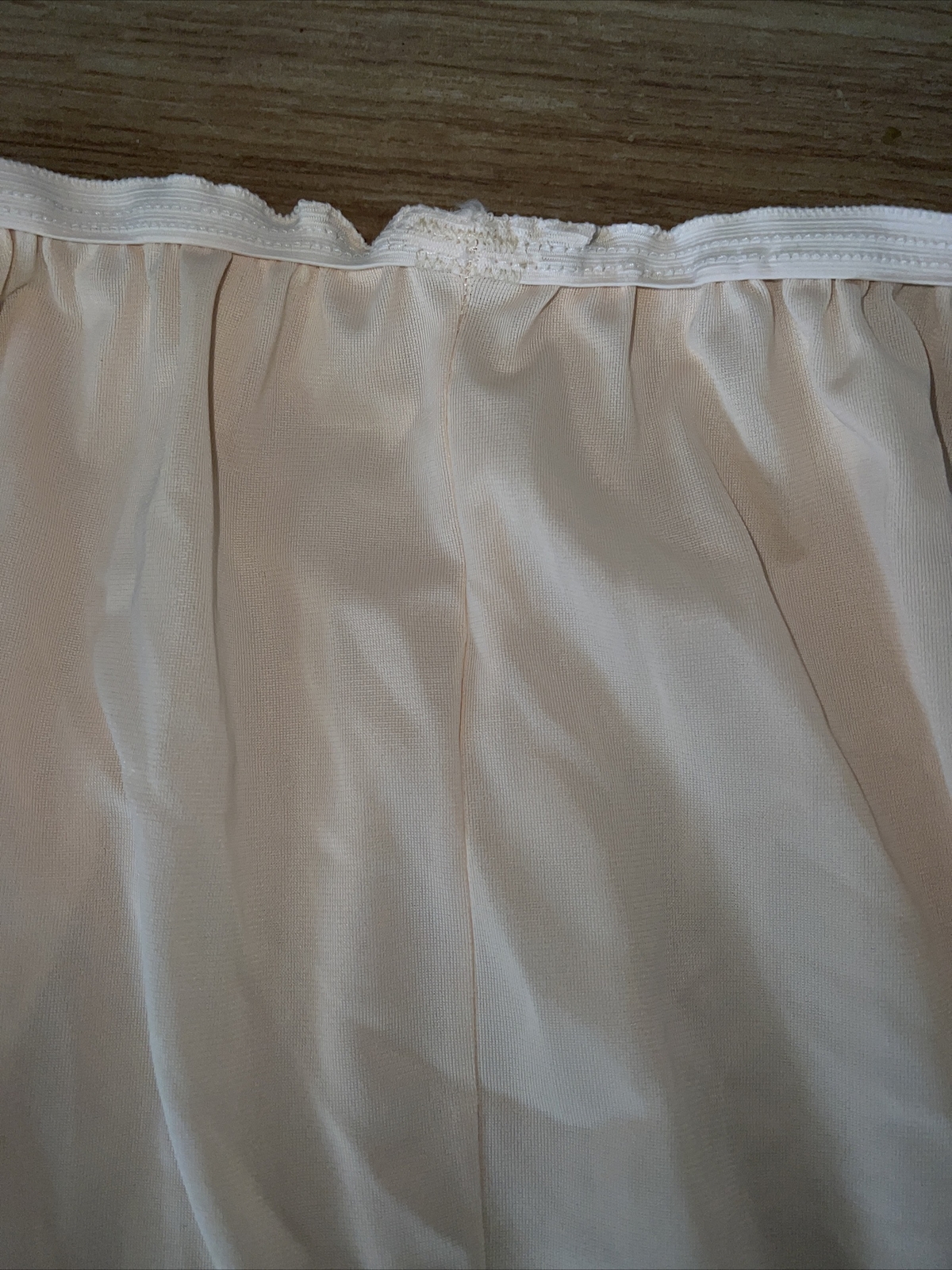 VTG SLIP PEACH COLOR UNKNOWN BRAND Polyester SEE DETAILS cxs