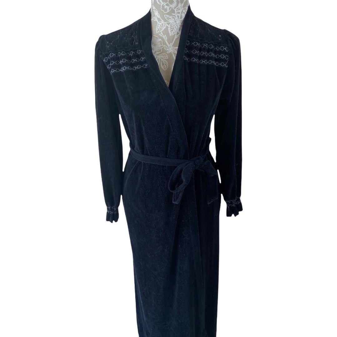 Vintage Glamorous Black Velour Robe Miss Elaine Medium (check measurements)