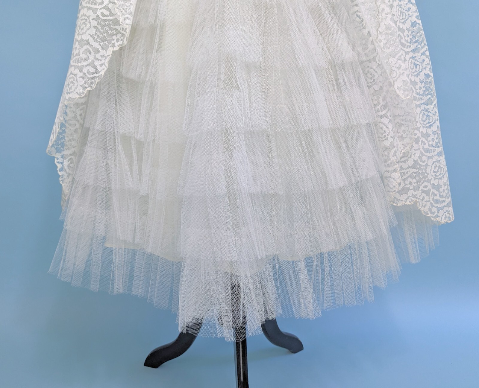 Vintage 1950s 50s Mint Condition Lace and Tulle Ivory Long Sleeve Wedding Dress
