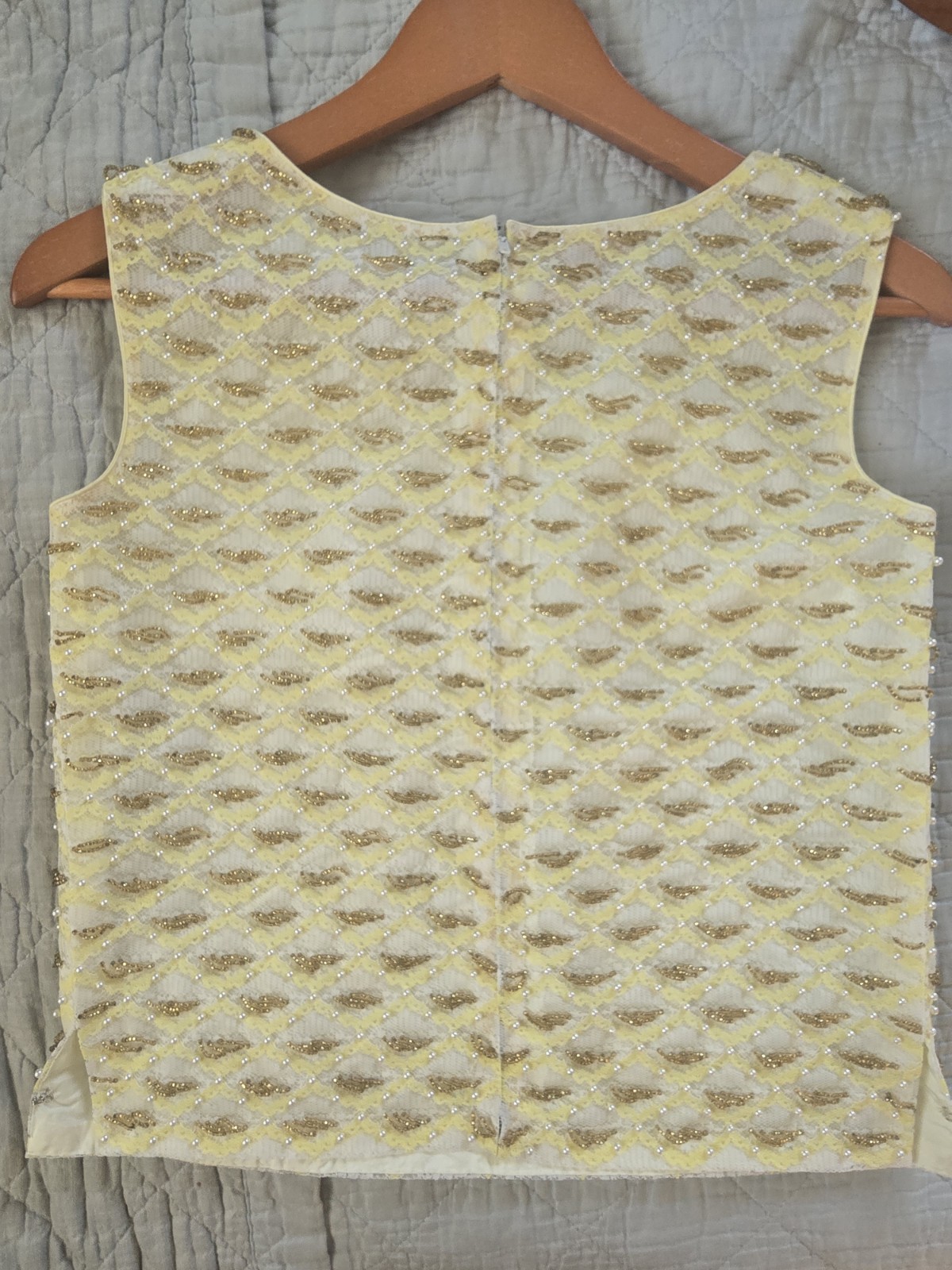 White Beaded Top Vintage 1960s Women’s 34 CHARLES & CO Sleeveless Shell Blouse