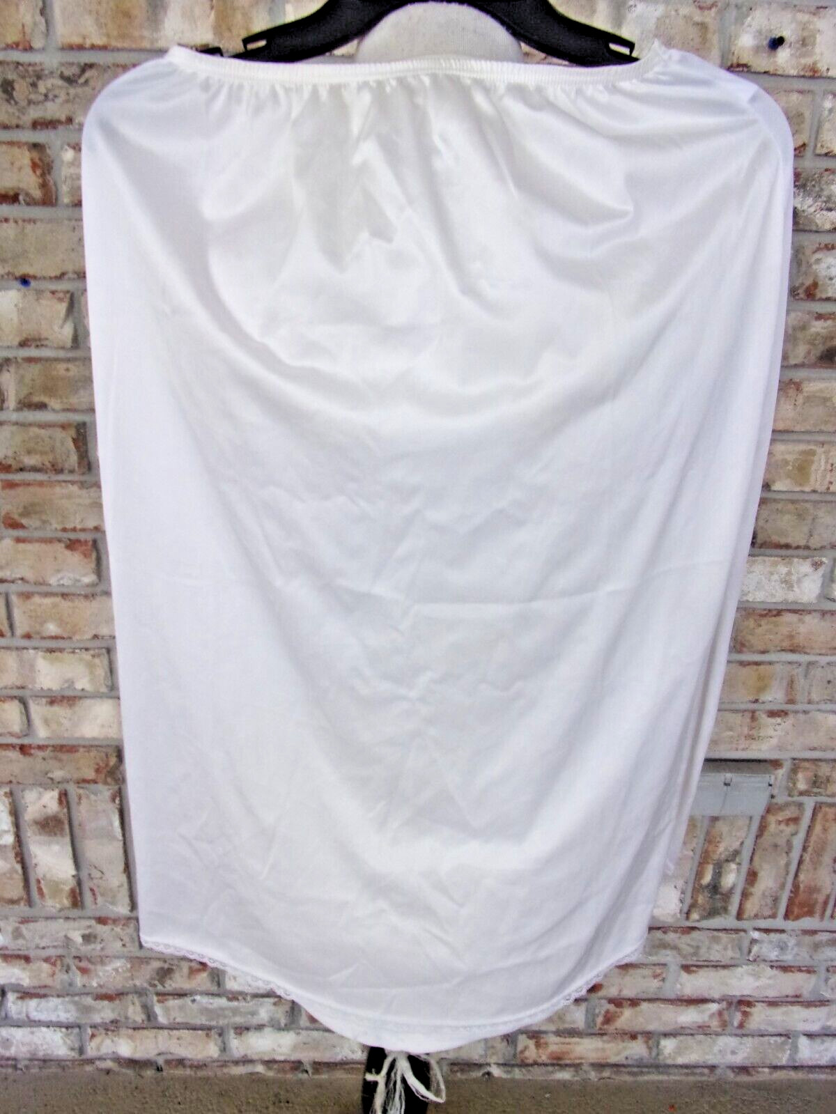 VINTAGE VASSERETTE 1/2 SLIP SZ XL/26 WHITE NYLON DELICATE LACE EVERYDAY