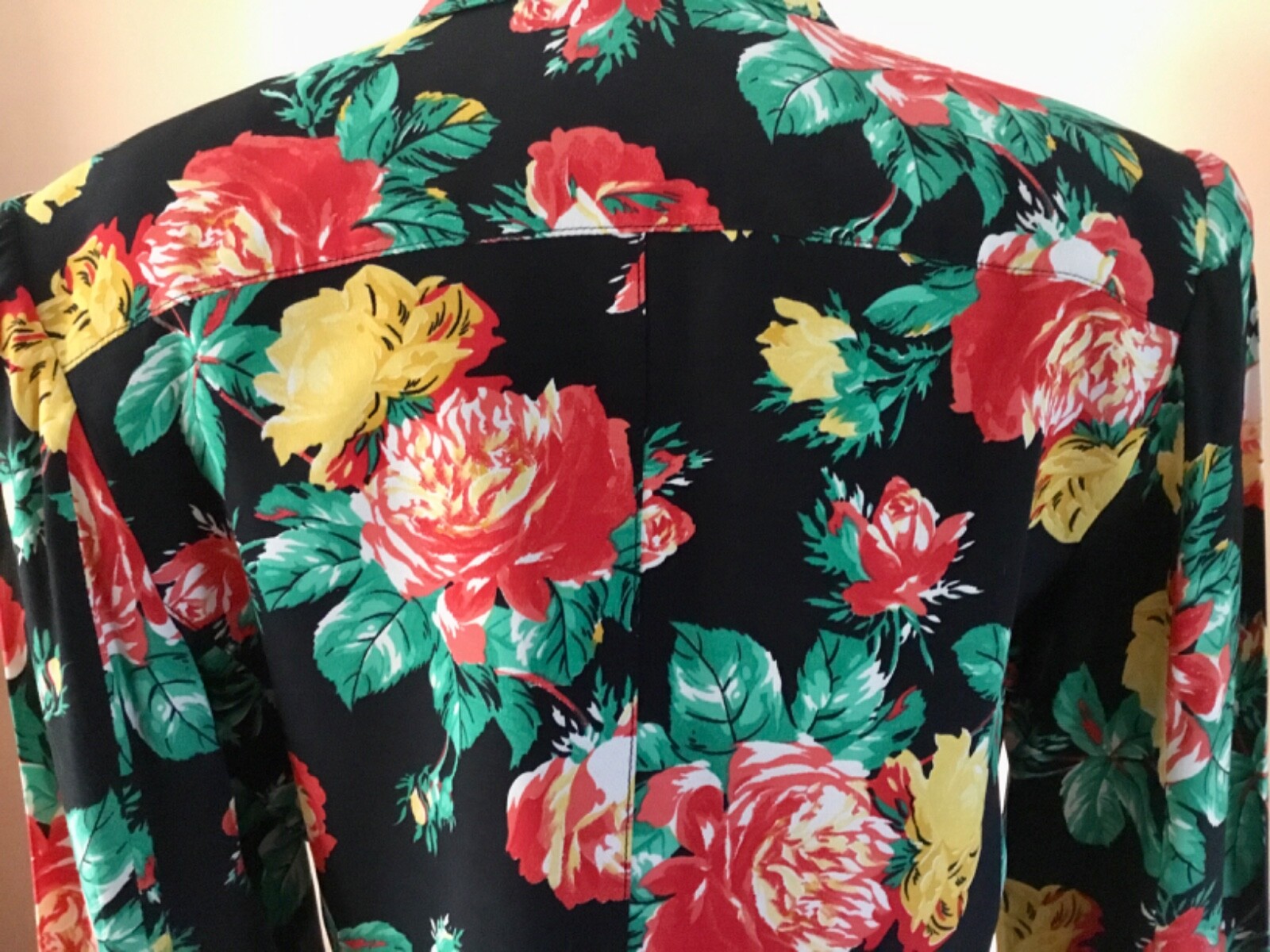 VTG A.B.S. CLOTHING COLLECTION RAYON JACKET SZ SM-PETITE FLORAL ON BLACK USA