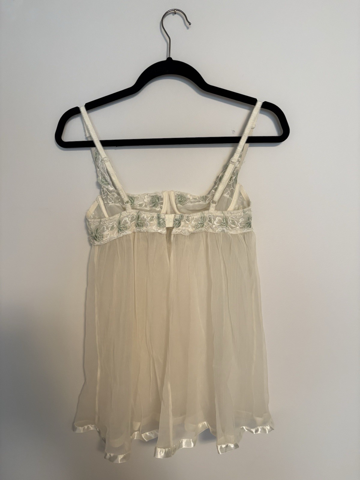 Vintage 90s Victoria’s Secret Sheer Embroidered Floral Babydoll Chemise 34C