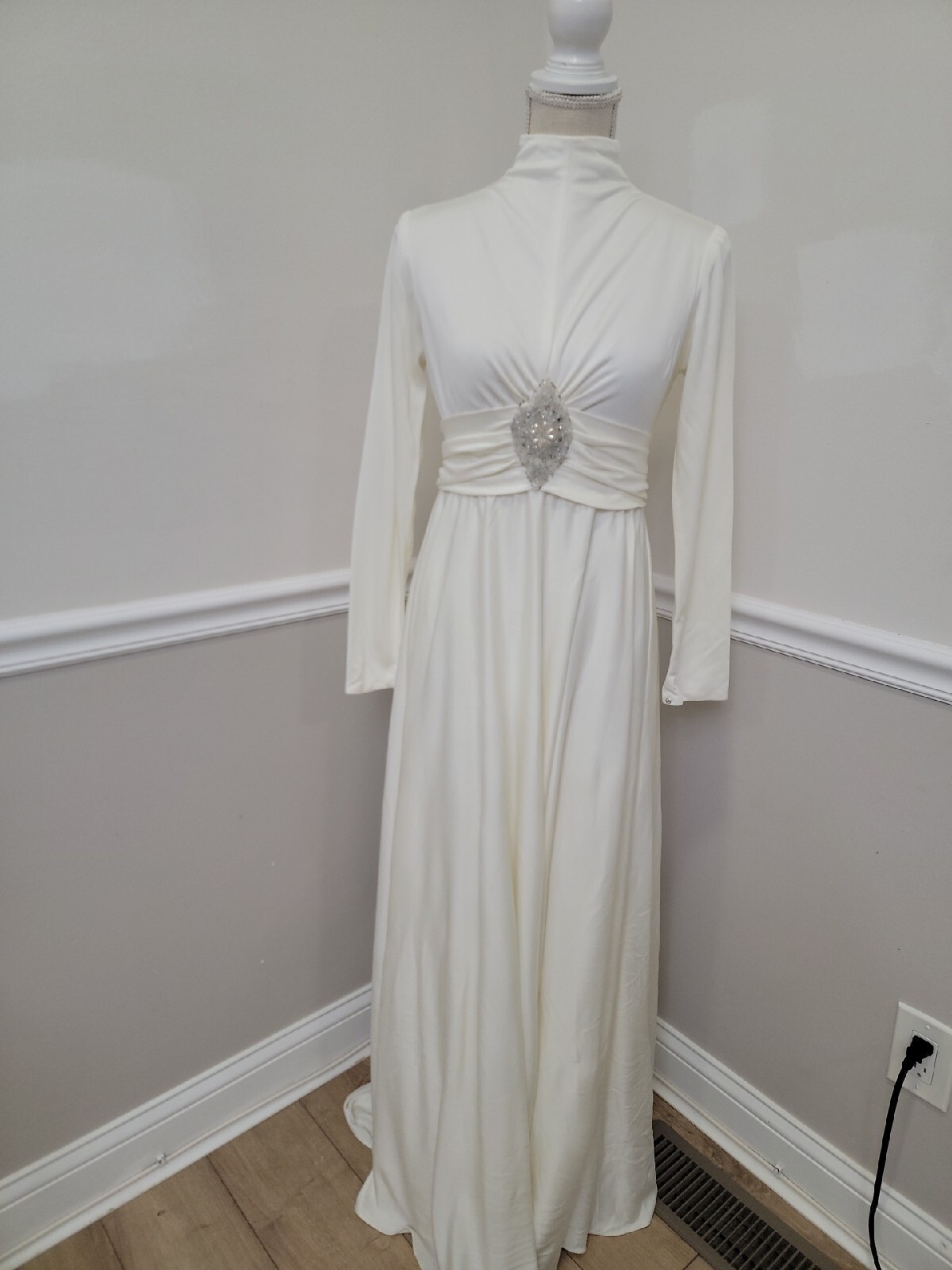 VTG’70 Wedding Dress Bead Medallion Center Front High Neck, Classic Simple Bohem