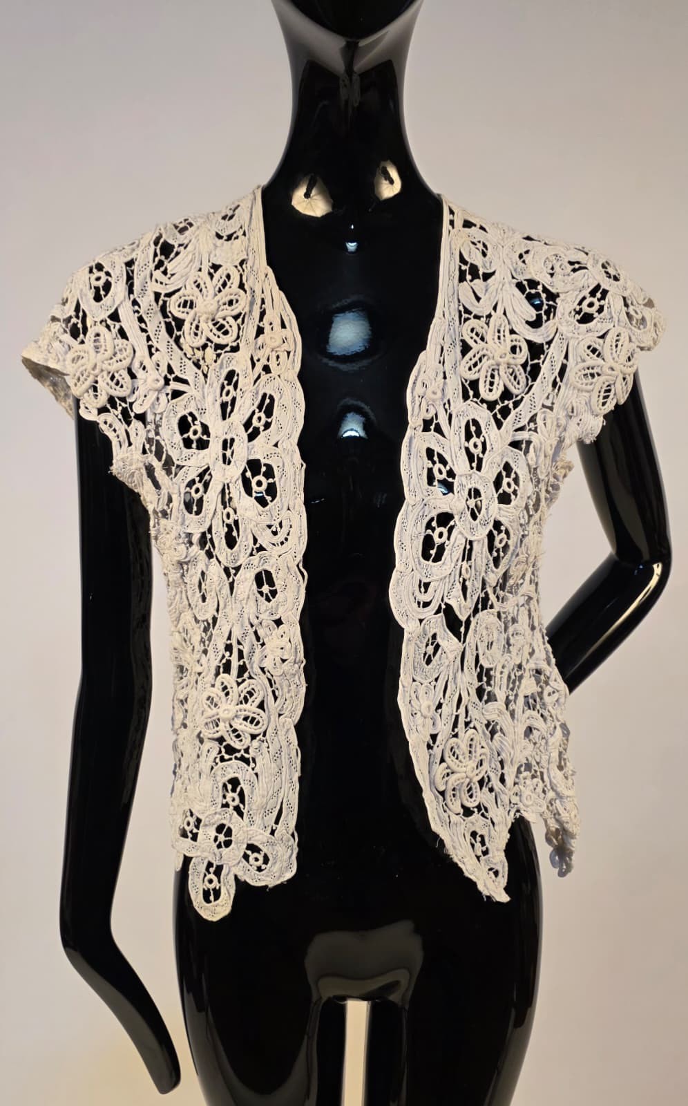 ORNATE VICTORIAN HAND MADE TAPE LACE VEST STLE TOP W BEAUTIFUL FLORALS