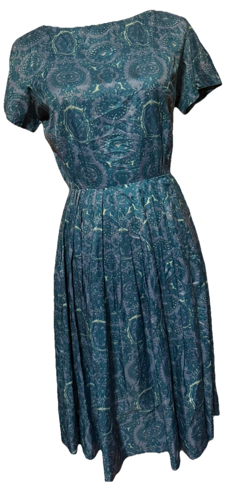 Gilden Paisley Medallion Dress Shimmery Glam Chic Timeless Classic Modest Vintag