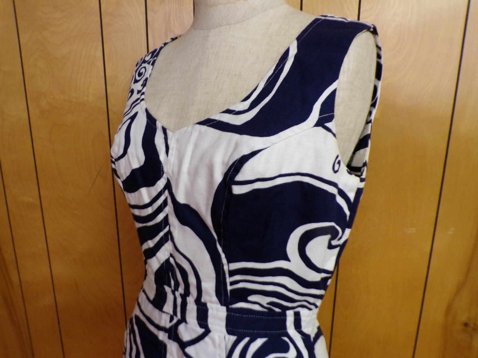 2000 KAHALA Hawaii Navy & Blue Dress Size 10 Waist 28″