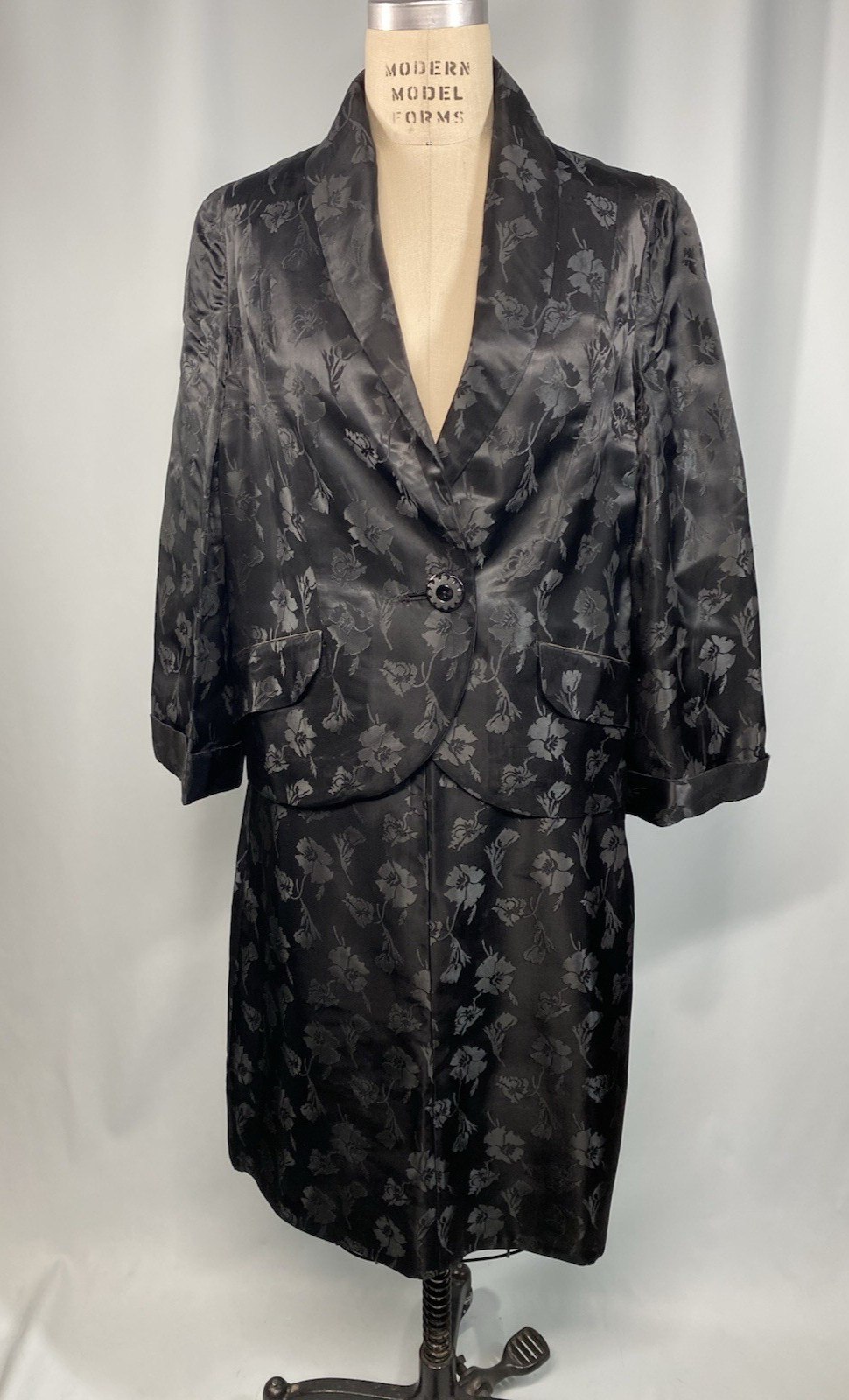 Vintage Skirt Suit SIZE LARGE black jacquard tailored classic 50s 60s goth