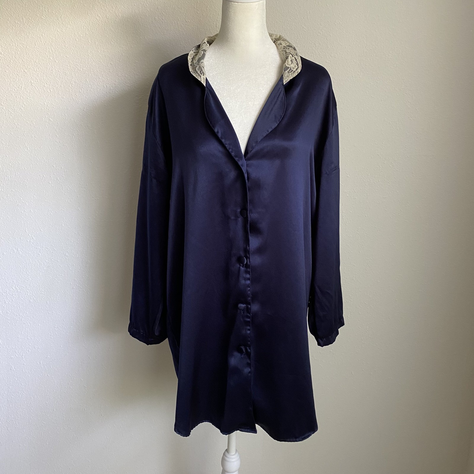 VTG Victoria’s Secret Womens P/S Satin Night Shirt Navy w Nude Lace Trim Collar