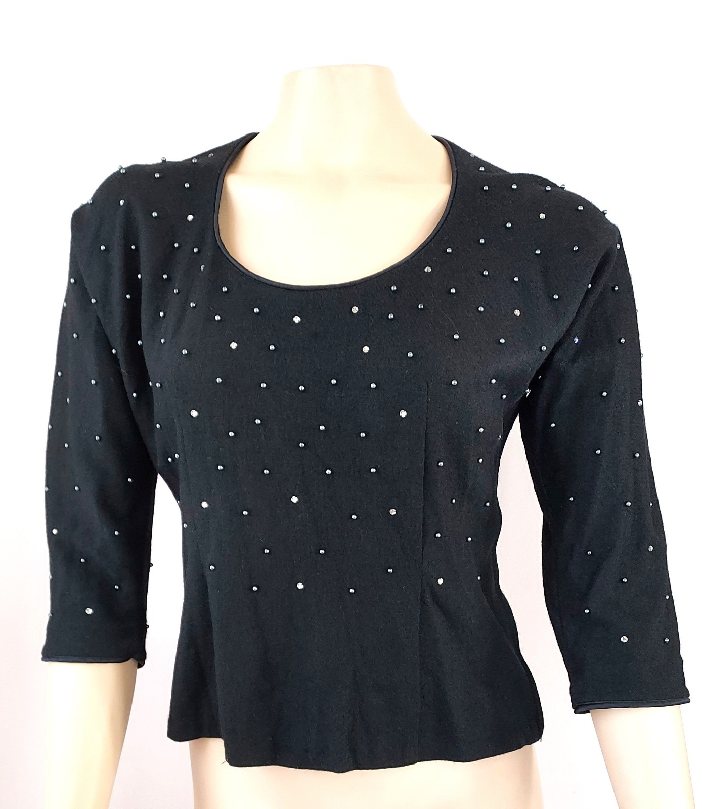 Vintage 1940s/50s Beaded & Rhinestone Sweater Label „Malbe for better blouse’s”.