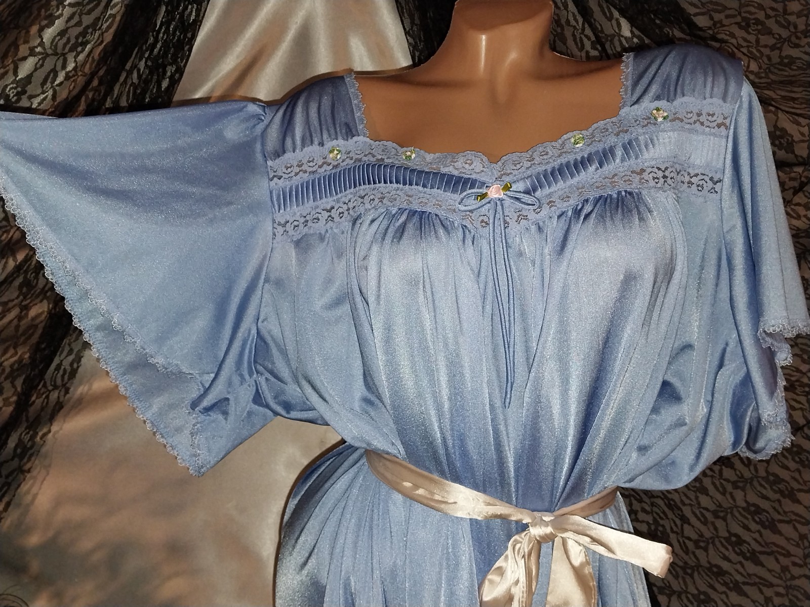 VTG SILKY NYLON FRILLY GIRLIE BABY BLUE NIGHTGOWN NEGLIGEE GOWN 54″ Flare
