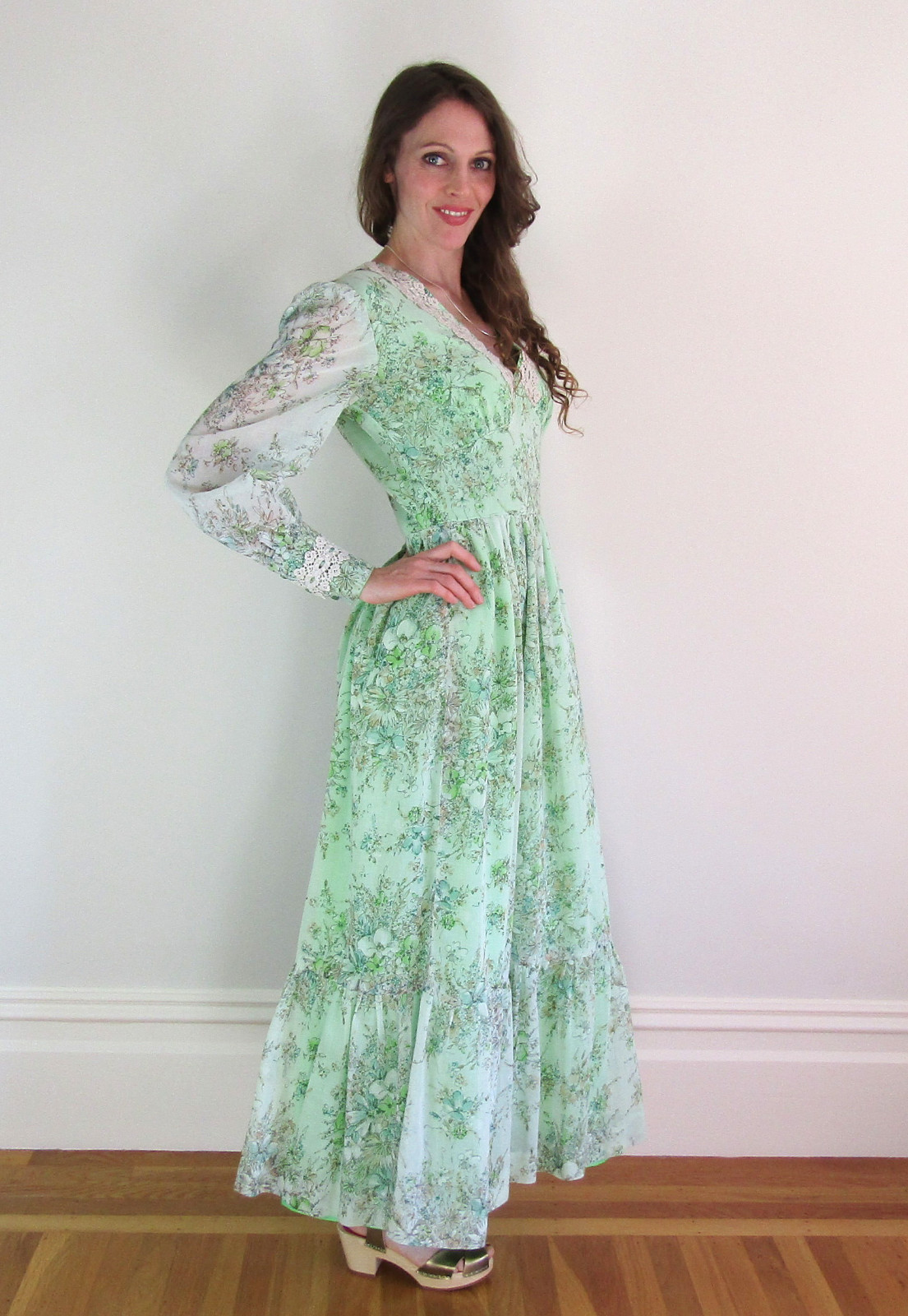 Vtg 70s VICTORIAN PRAIRIE DRESS green maxi FLORAL LACE FESTIVAL