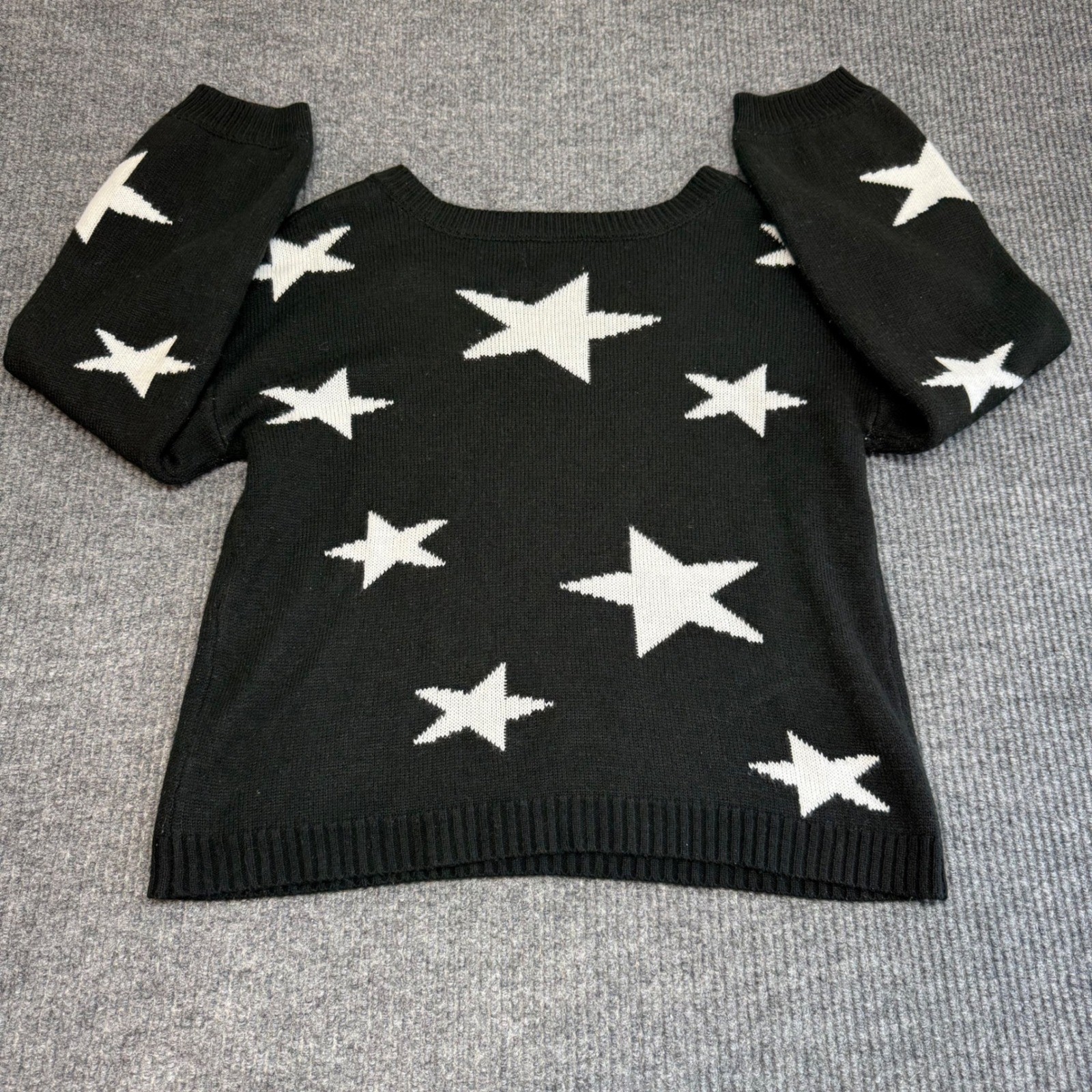 Jun & Ivy Medium Star Print V Neck Top Black White Lightweight Knit Fairy Grunge