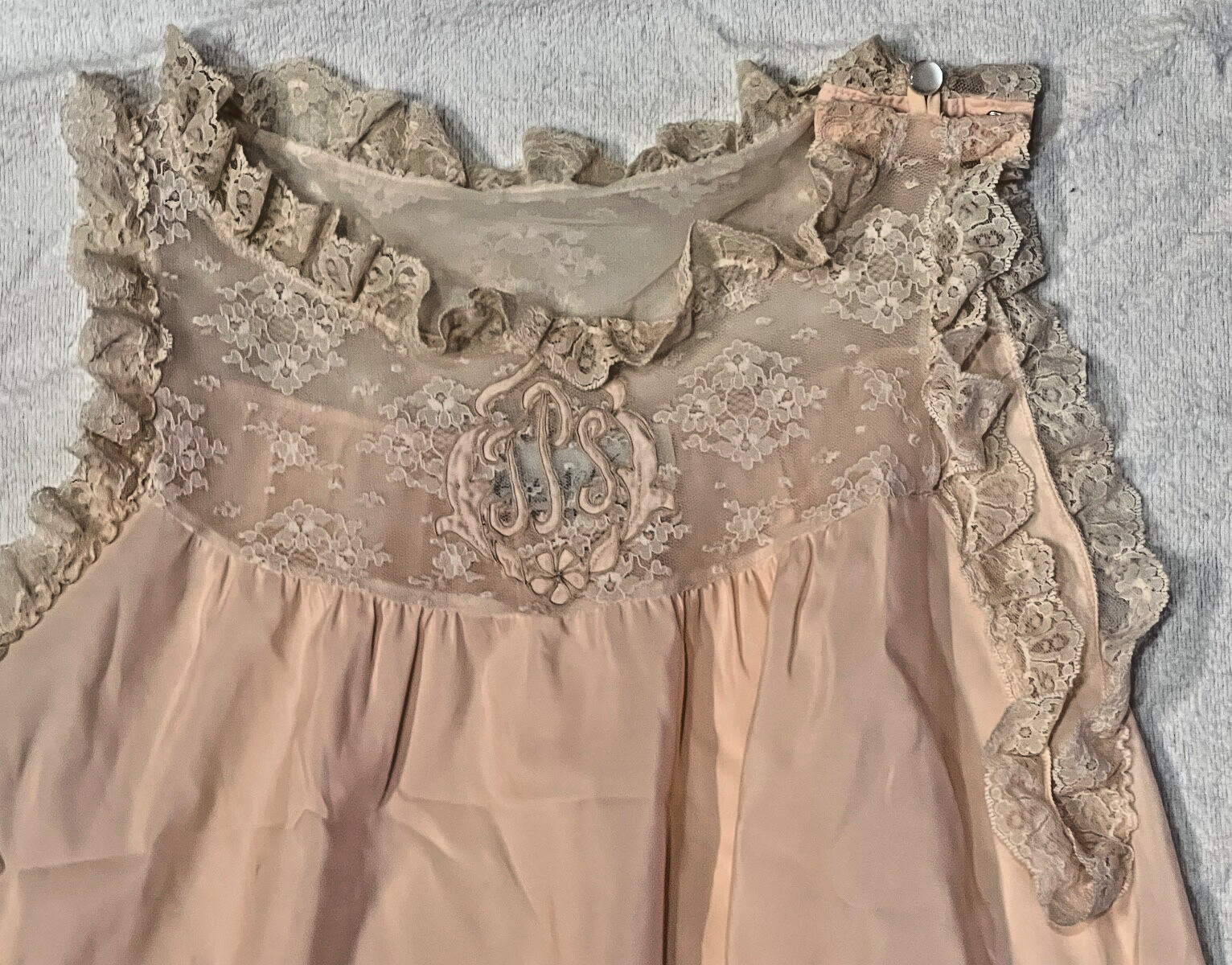 Corhan Noumair VINTAGE Pink Long Dressing Nightgown Lace on Top/Bottom Nursing?