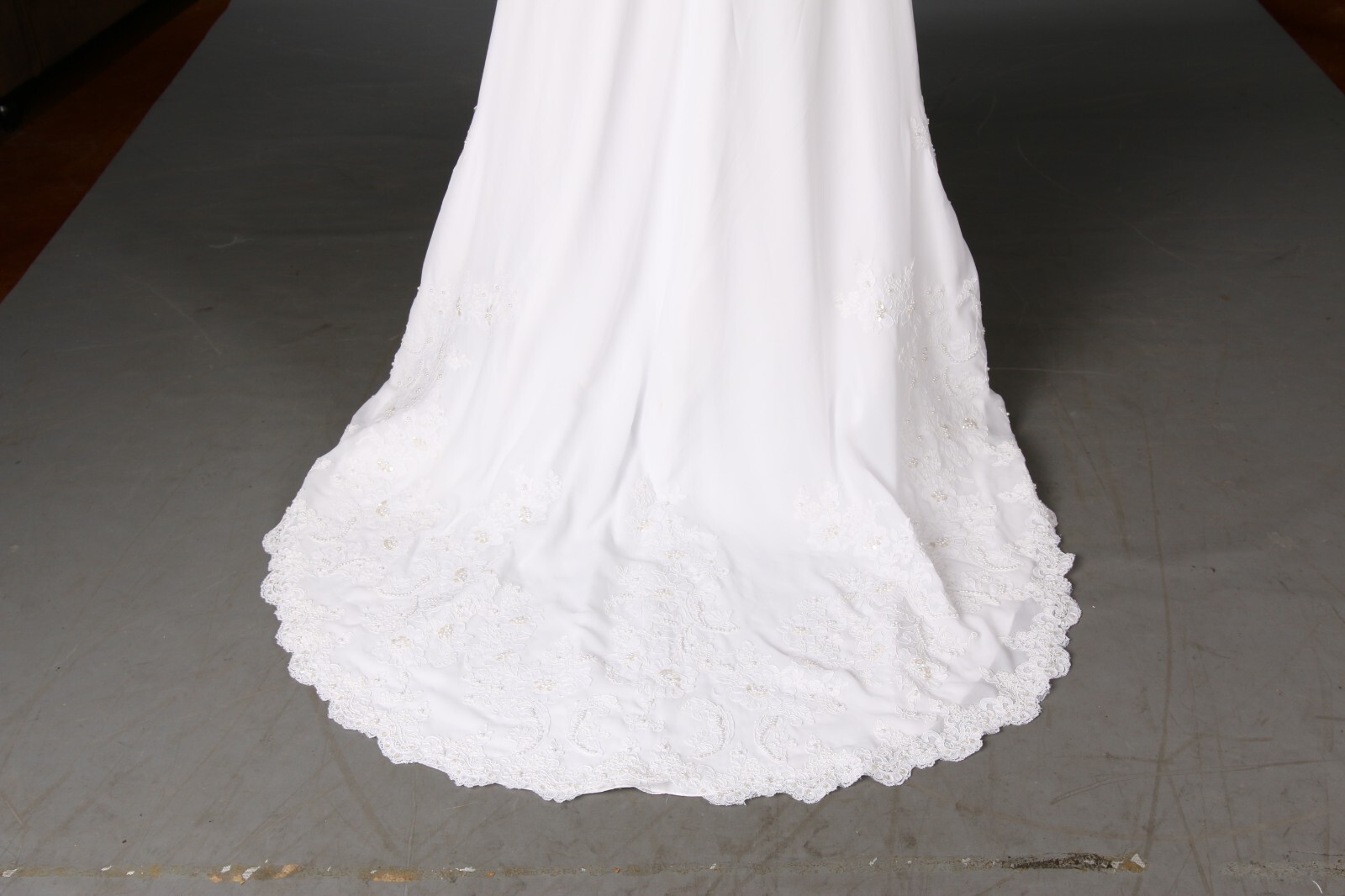 Gloria Vanderbilt Vintage 90s White Alencon Lace Modest Wedding Dress sz 4