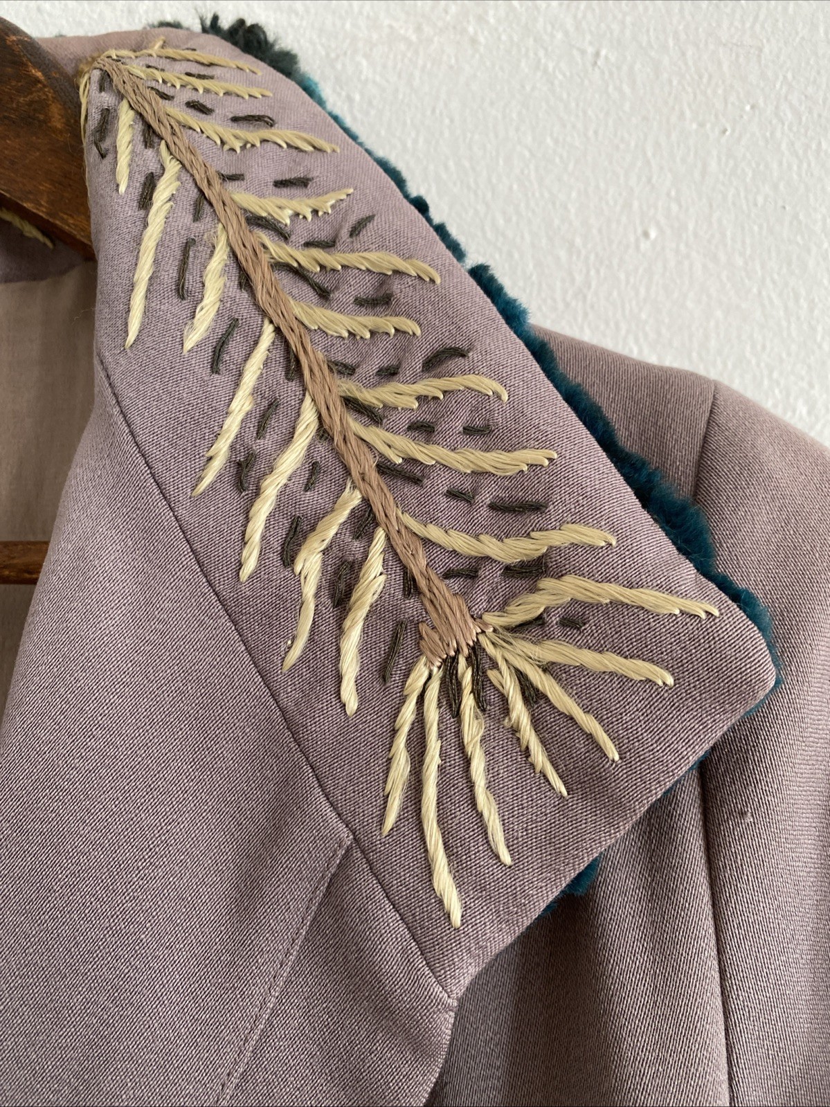 Vintage 20s Silver Plumb Peacock Lamé Embroidered Fur Collar Silk Lined Coat M