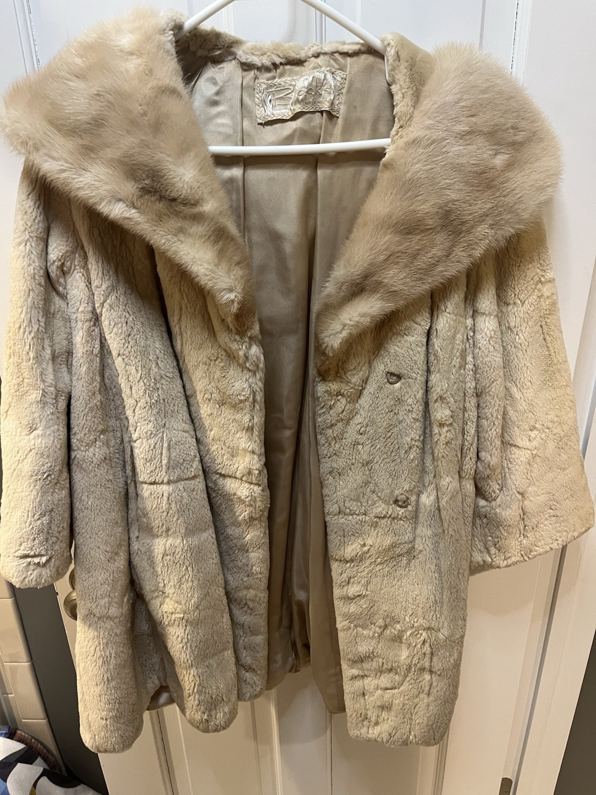 Rocks Hyde Park Co. Women’s Beige Fur Coat Vintage Regular Size