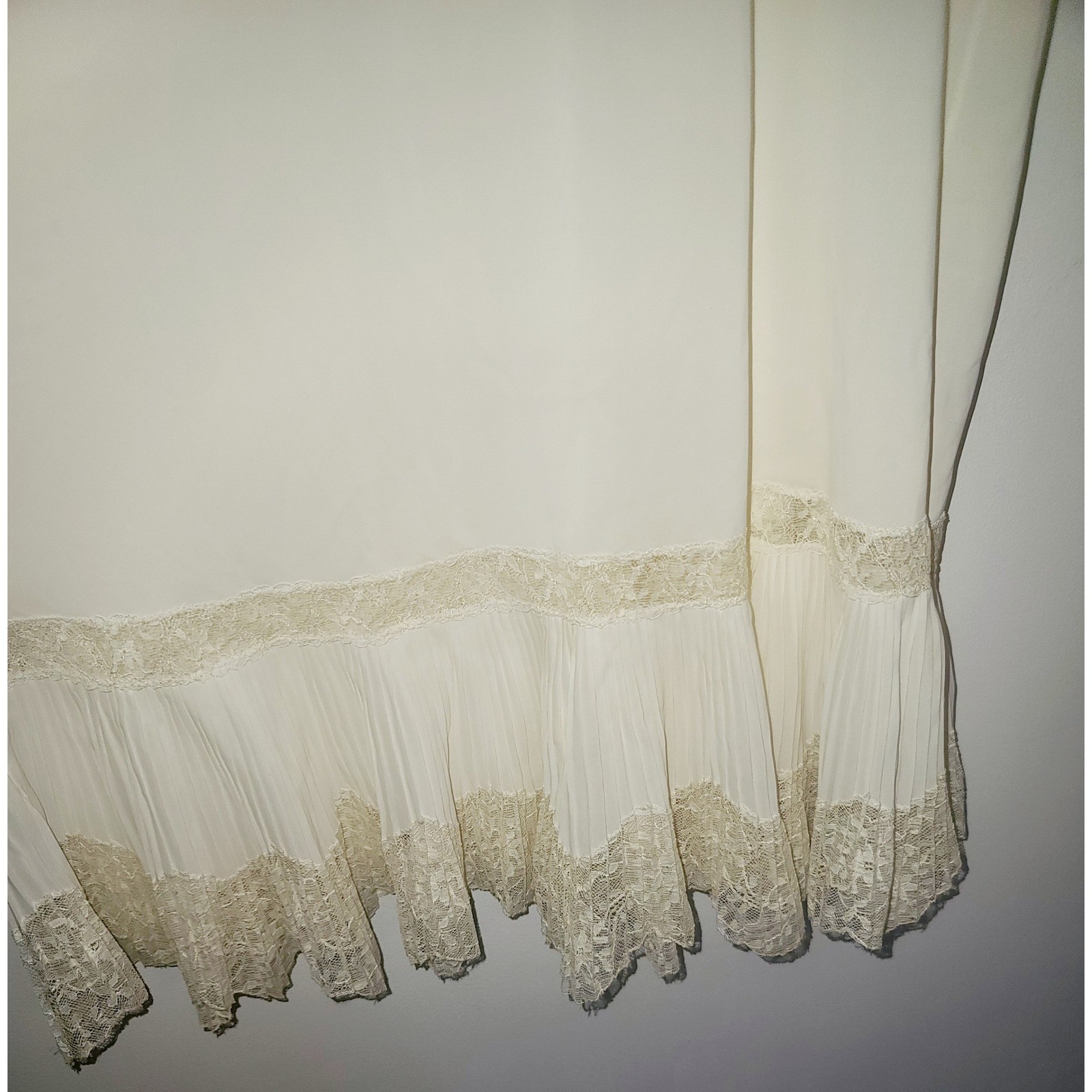 Vintage Ivory Lace Pleated Full Slip Nightgown Adjustable Straps Midi Lingerie