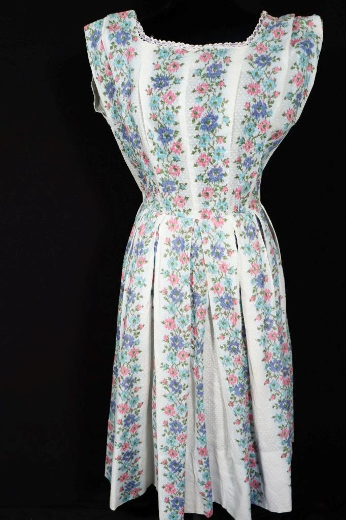 Vintage 1950’s Cotton White Full Crinoline Skirt Floral Dress Size 4-6
