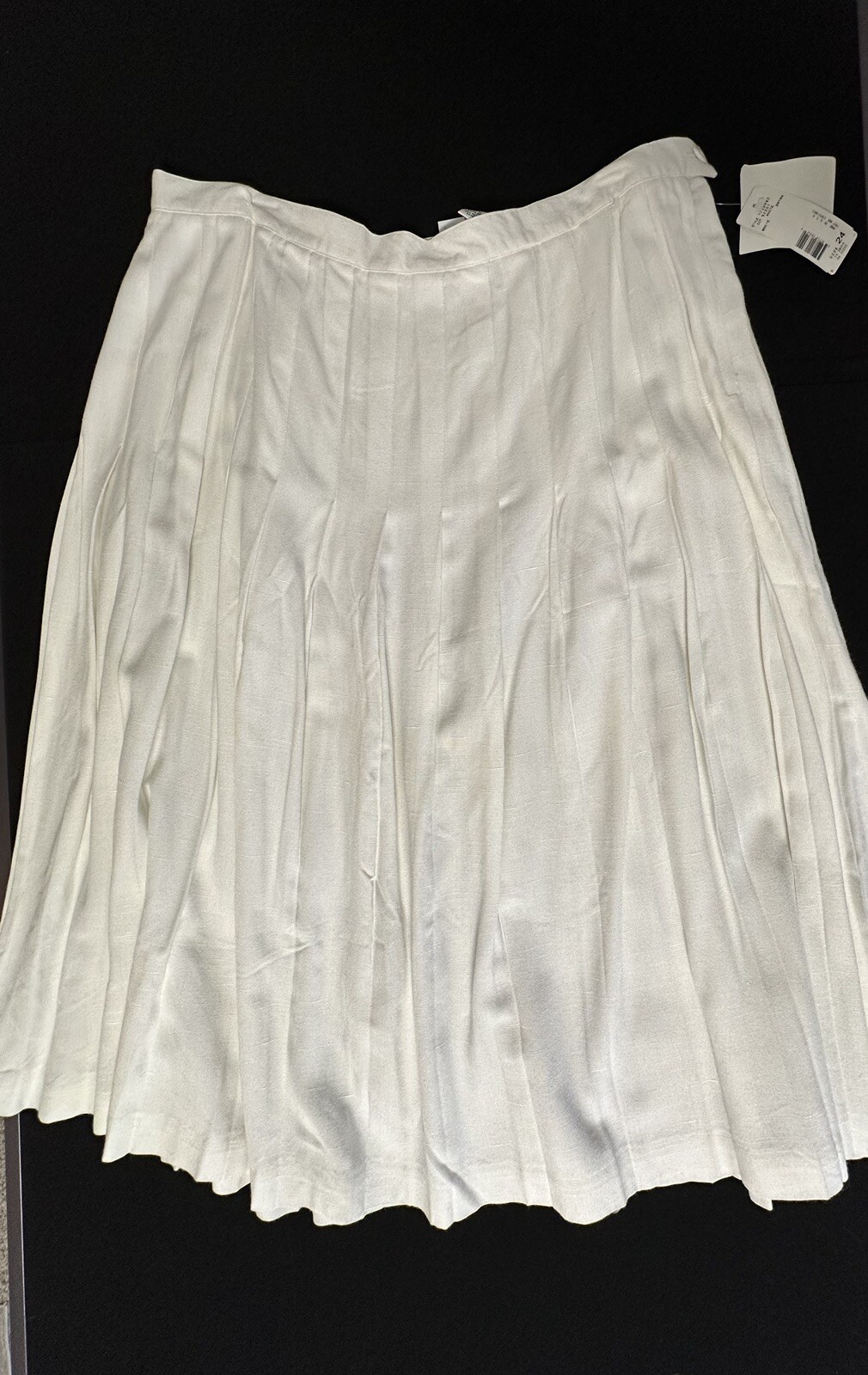Vintage Ellen Kaye 24W Long Solid White Pleated Skirt 100% Rayon Original Tags