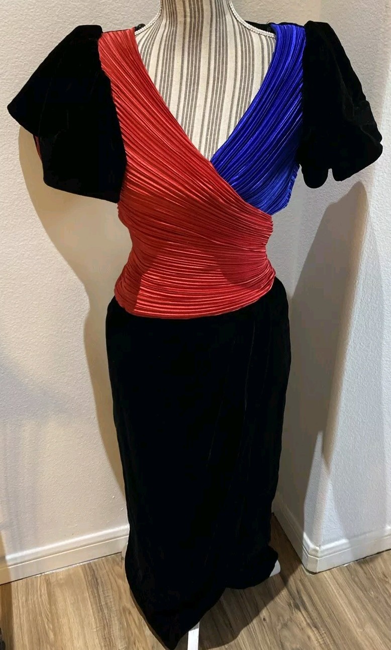 Vintage Morton Myles For The Warrens V-Neck Velvet Wrap Dress Size 4 USA