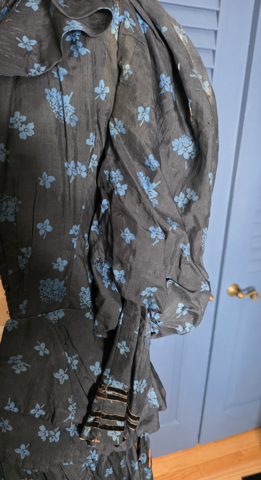 Antique 1890s Victorian Silk Taffeta 2-Pc Dress Gigot Puff Sleeve Boned Study AS