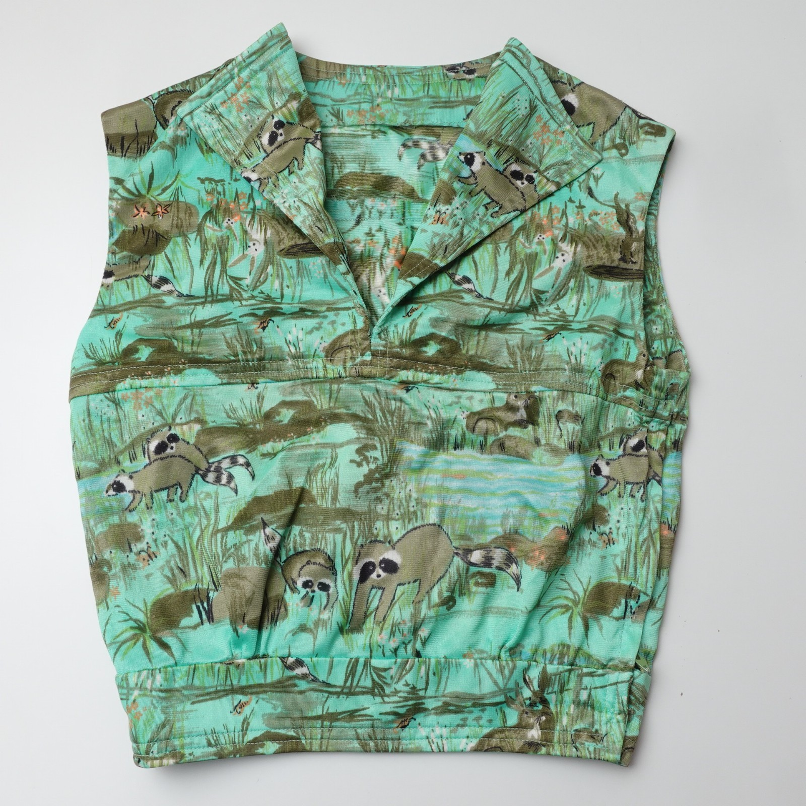 Vintage 1970s Women’s All Over Print XS Raccoon Crop Shirt Sleeveless Bunny 70s