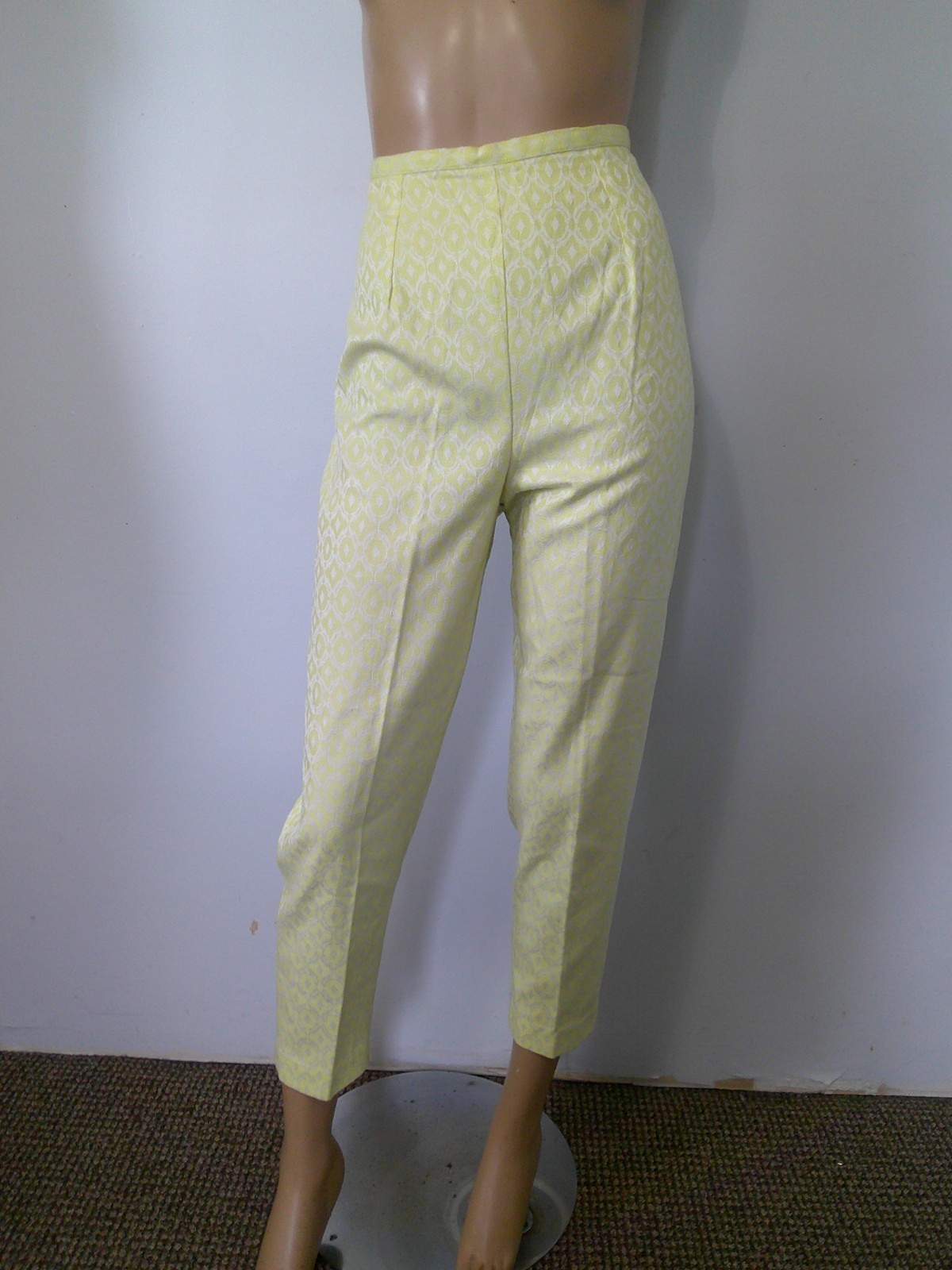 Vtg 50’s 60’s Pin-Up Yellow Jacquard Cotton Capri Pedal-Pusher Cigarette Pants M