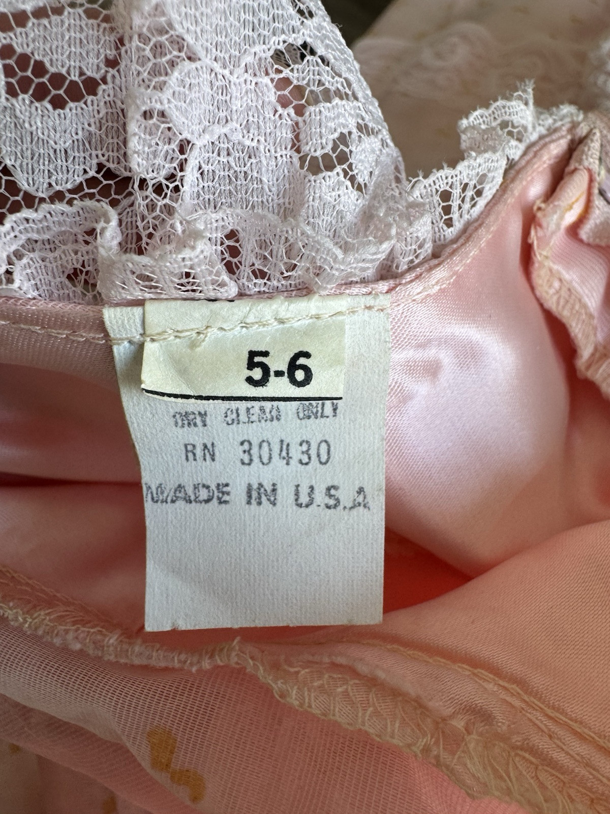 vintage 80s prom dress pink lace puffy bows tulle ball gown puff sleeve romantic