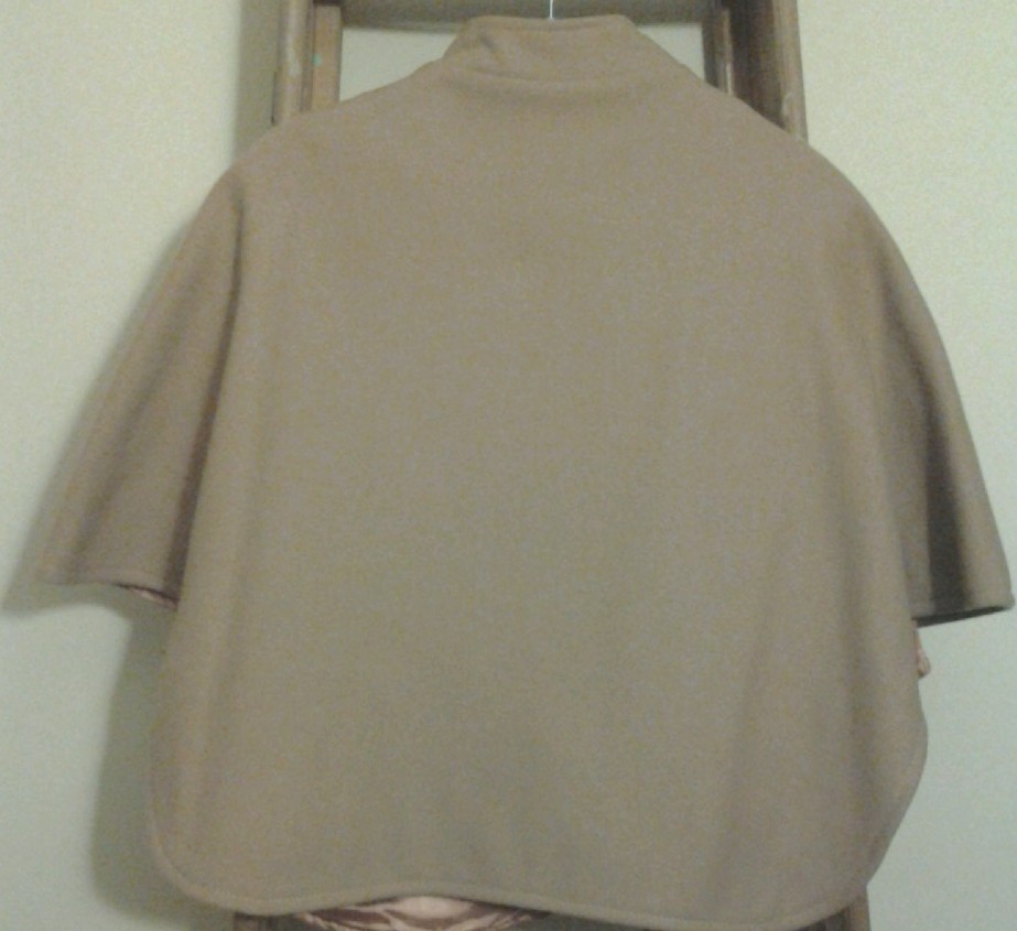 Women’s Vintage Short Camel (Beige Colored) Cape – Approx Size 6-10 ? Petite