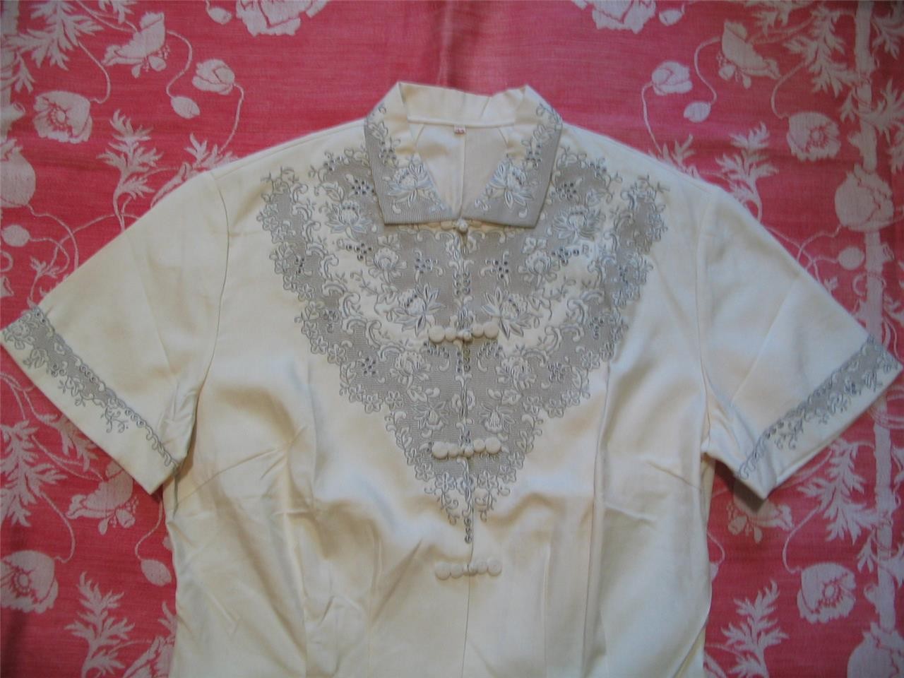 VINTAGE 1960S ~CREAM~LIGHT YELLOW~100% SILK BLOUSE~EMBROIDERY APPLIQUES~S~32-34