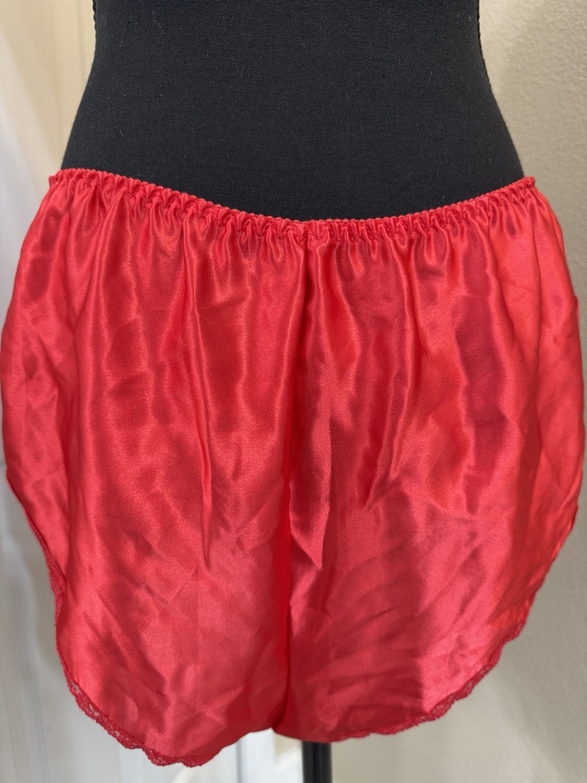 Maidenform Satin Chantilly Lace Set Camisole Shorts Red Vintage Size 7 38