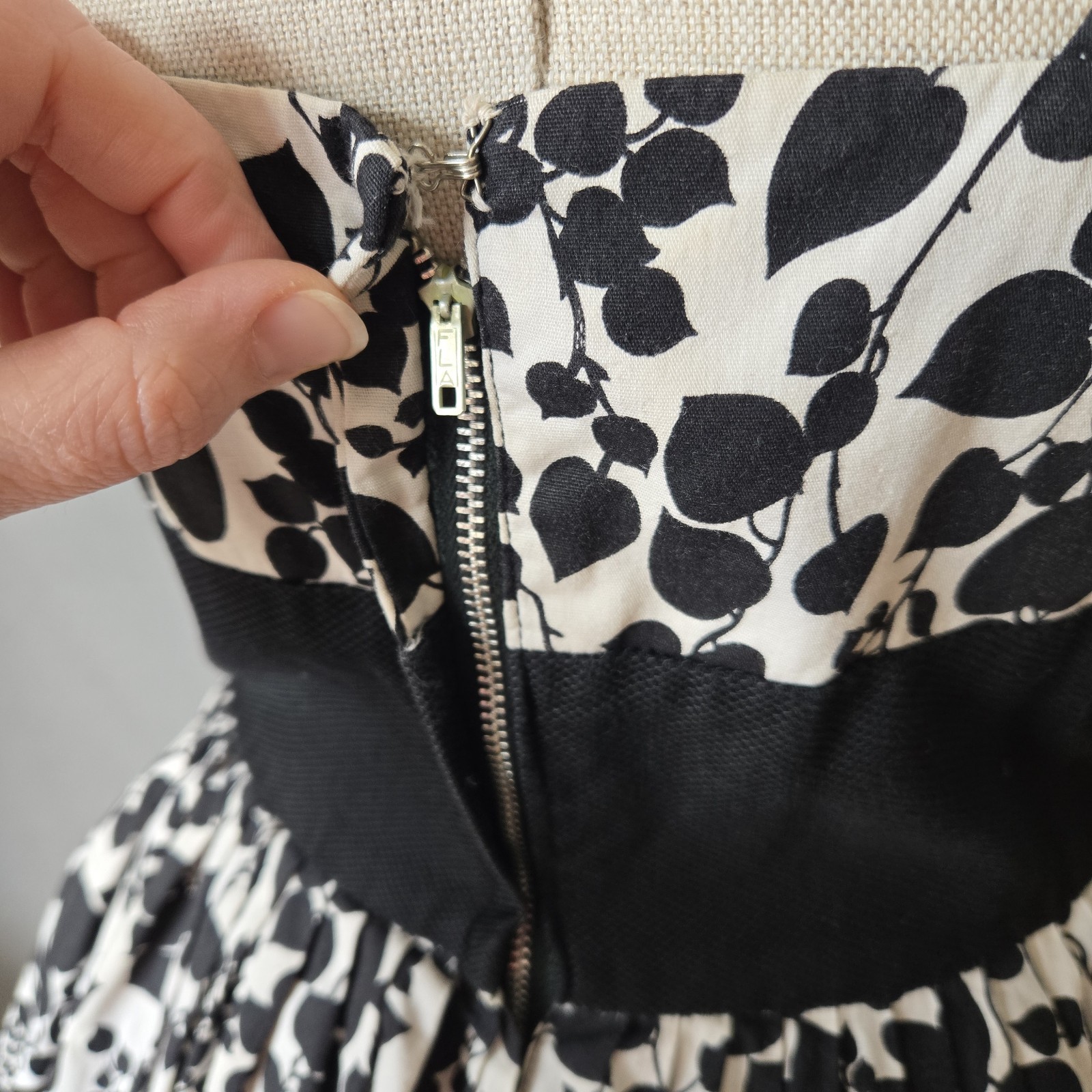 Vintage 50s Black & White Dress Full Skirt Waist 25 in