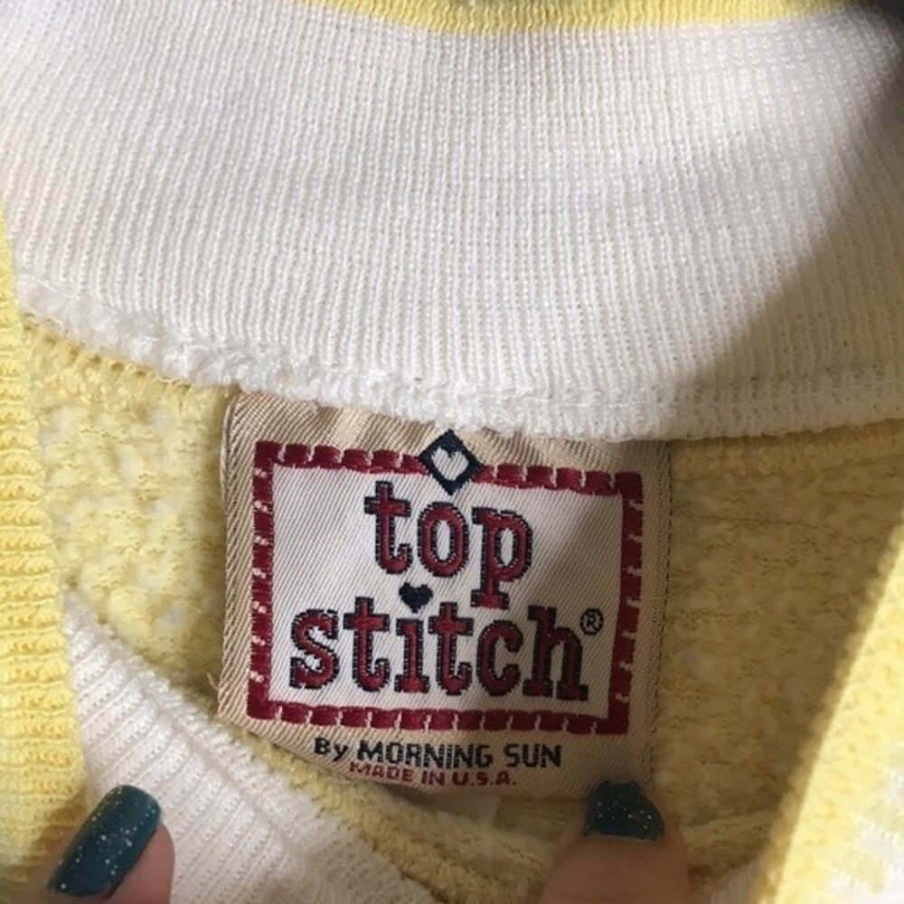 Vtg top stitch yellow sweater embroidere flowers size large made in USA cute 90s