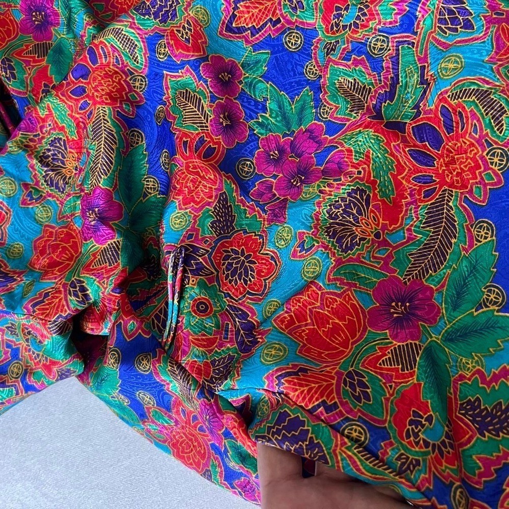 ✨ Vintage ✨Inner Most kimono with multicolored floral and paisley print