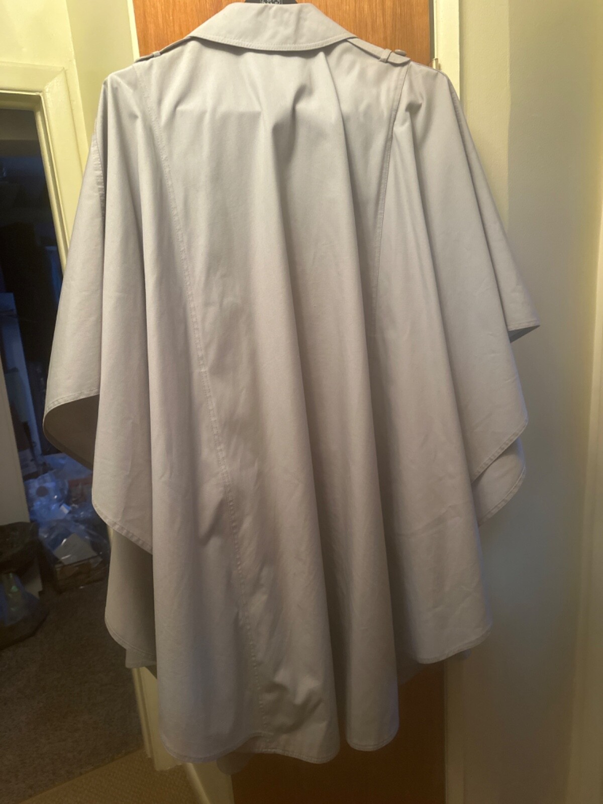 Vintage Ladies pale gray Domino New York cape