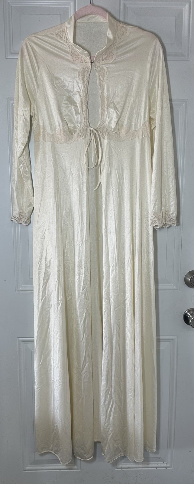 Vintage JC Penny Robe Size Medium Cream Color, Tie Closure