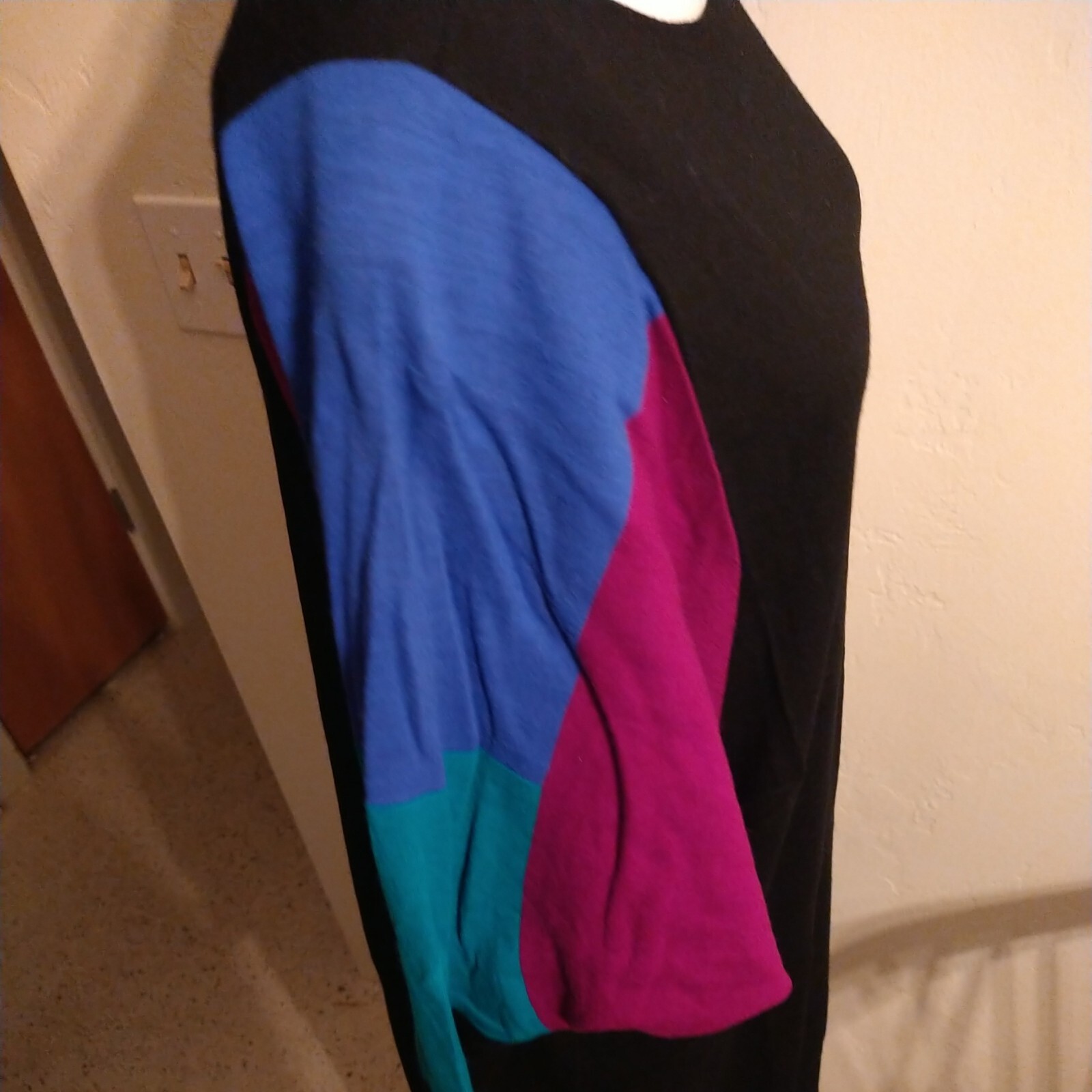 VTG 90’s The Kollection Ltd. Size M Wool Knit Black w/ Multicolor Sleeves